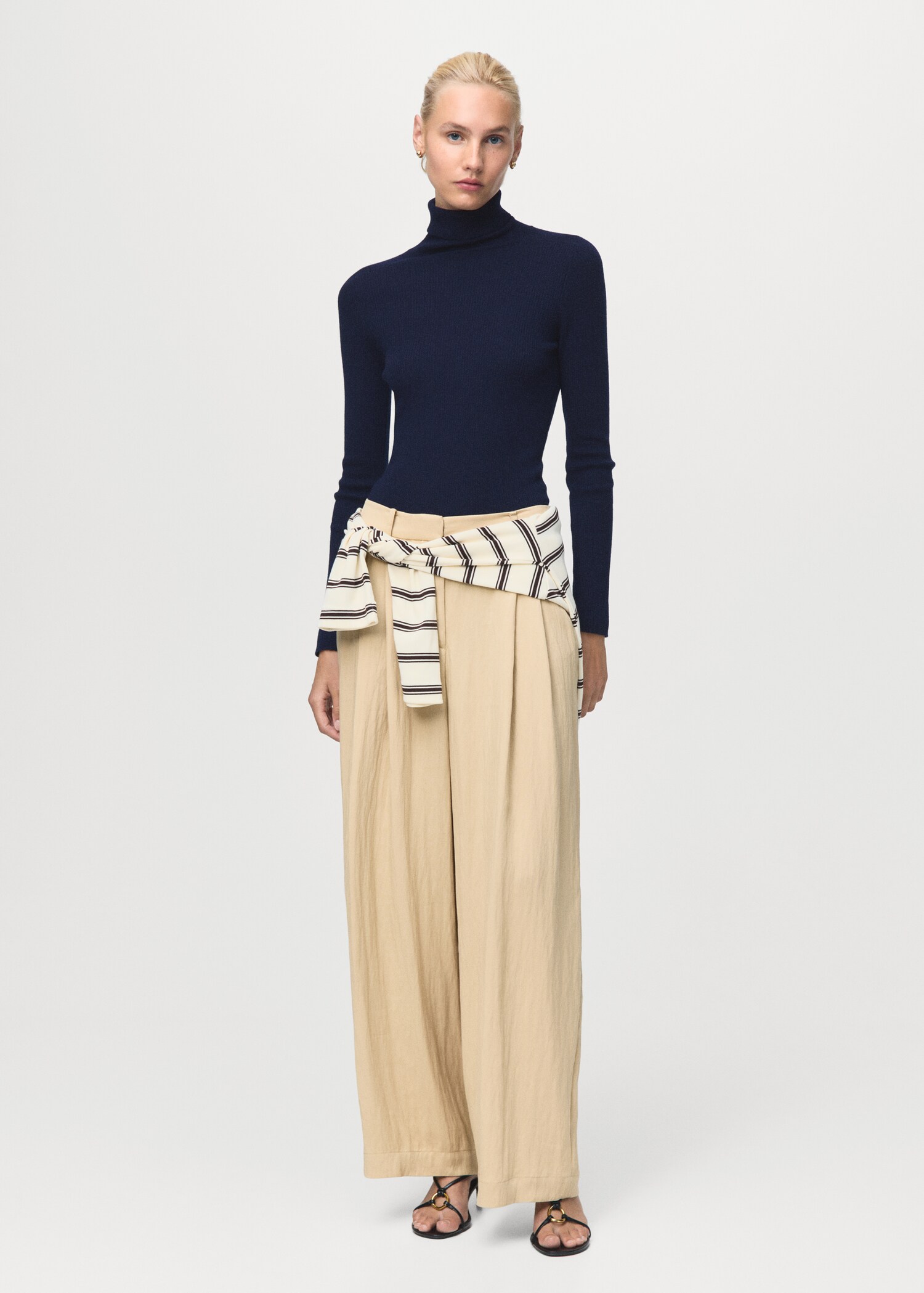 Turtleneck wool sweater - General plane