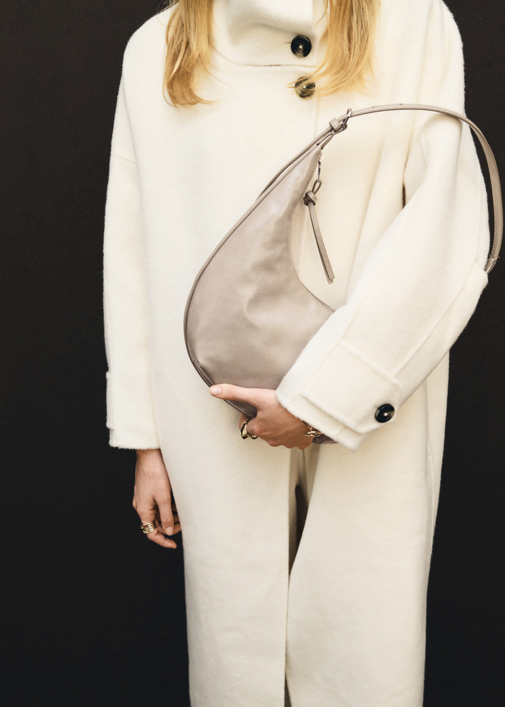 Medium oval bag with a pebbled effect - General plane, Light/Pastel Brown. Ref: 17095792-00.