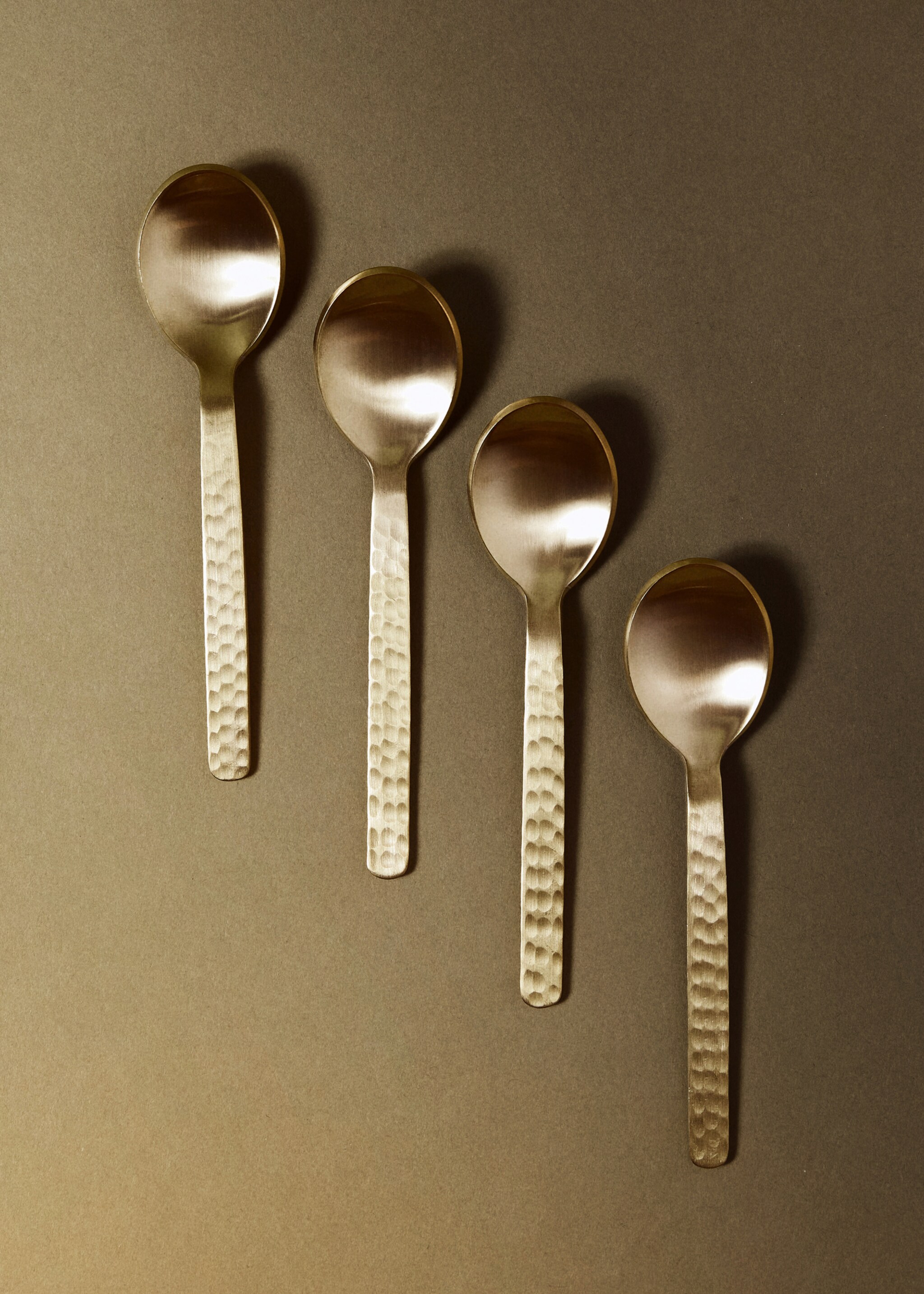 Set of 4 hammered stainless steel dessert spoons - General plane, Gold. Ref: 17095821-00.