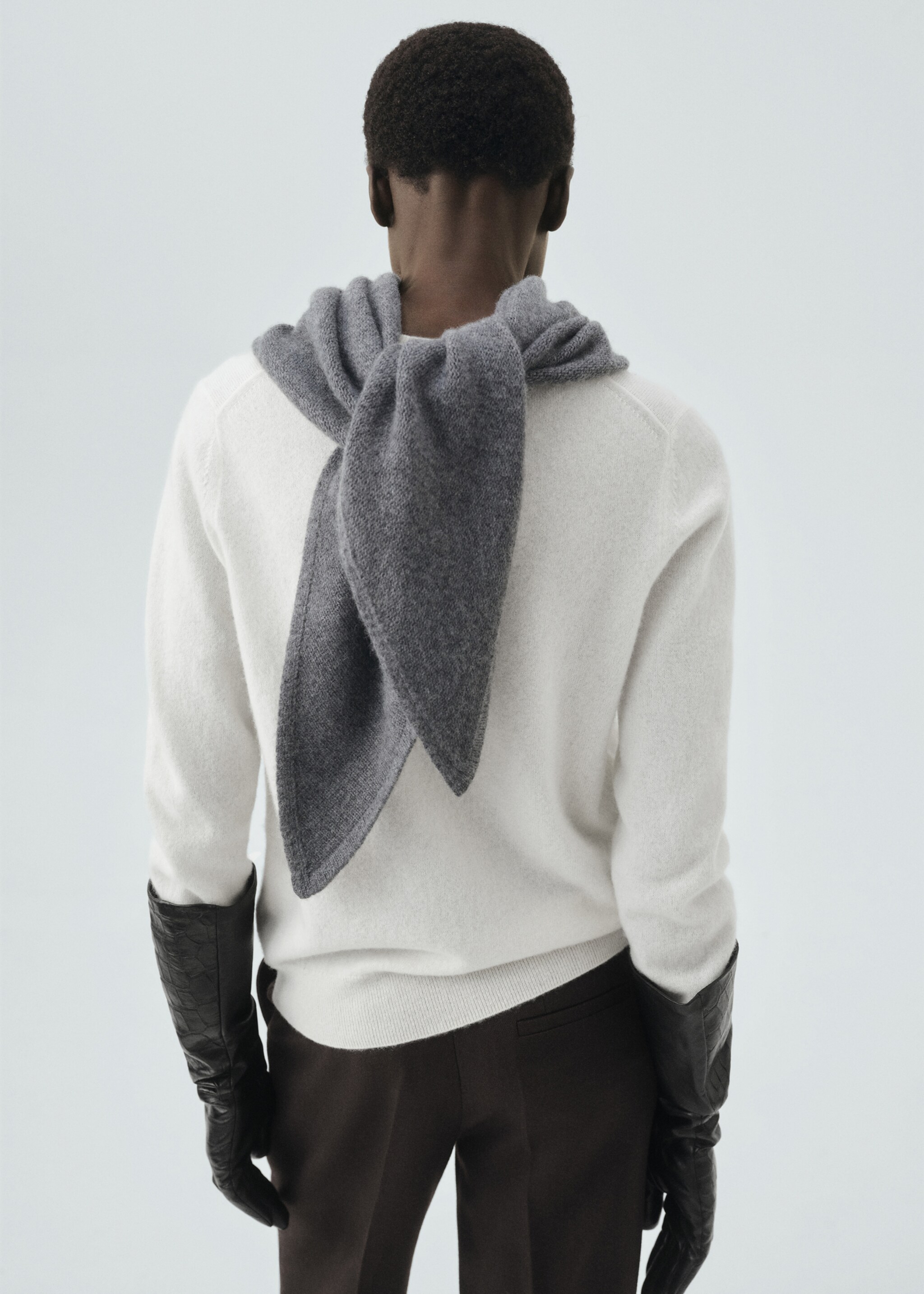 Cashmere-blend knitted shawl - General plane, Dark Heather Grey. Ref: 17095983-00.
