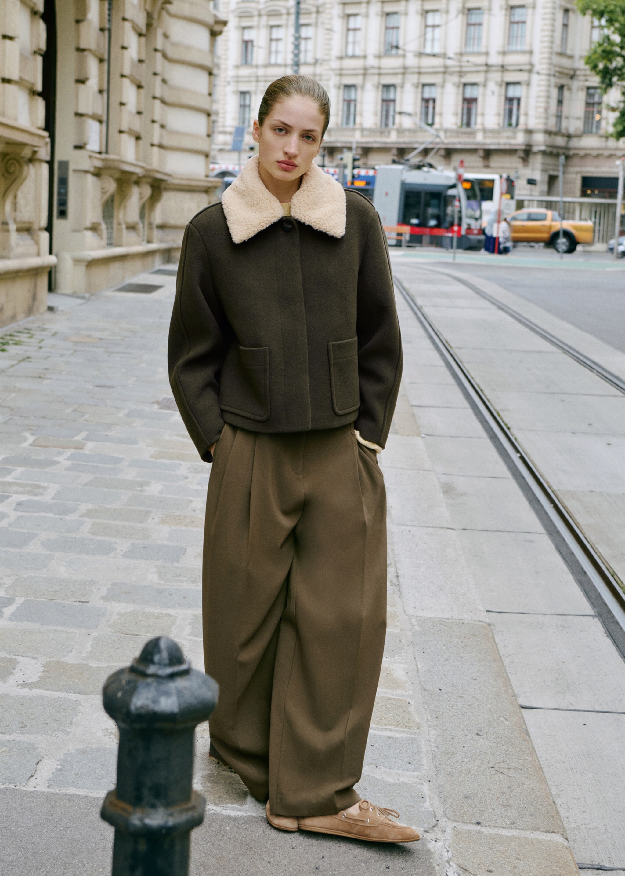 Pantalon wide leg à pinces taille normale - Plan général, Kaki. Ref: 17095990-00.