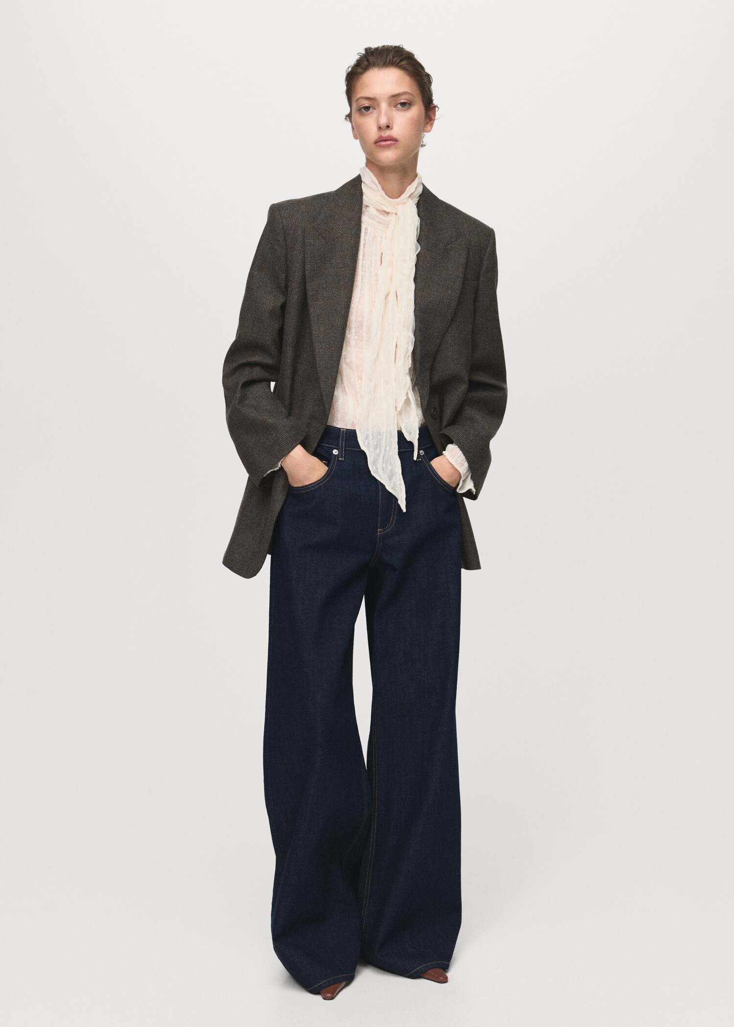 Low-rise wide-leg jeans - General plane