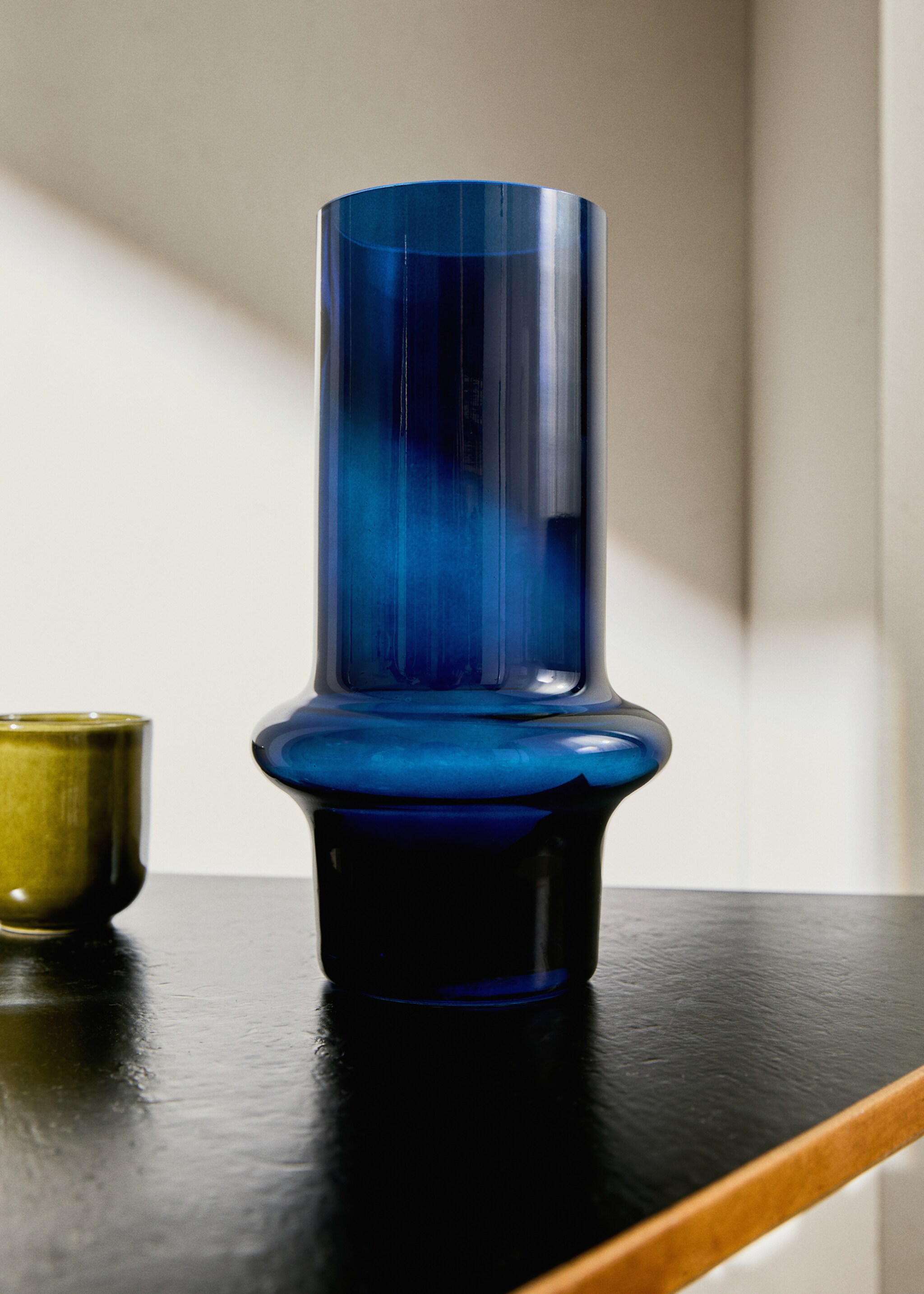 Cylindrical glass vase - General plane, Blue. Ref: 17097137-00.