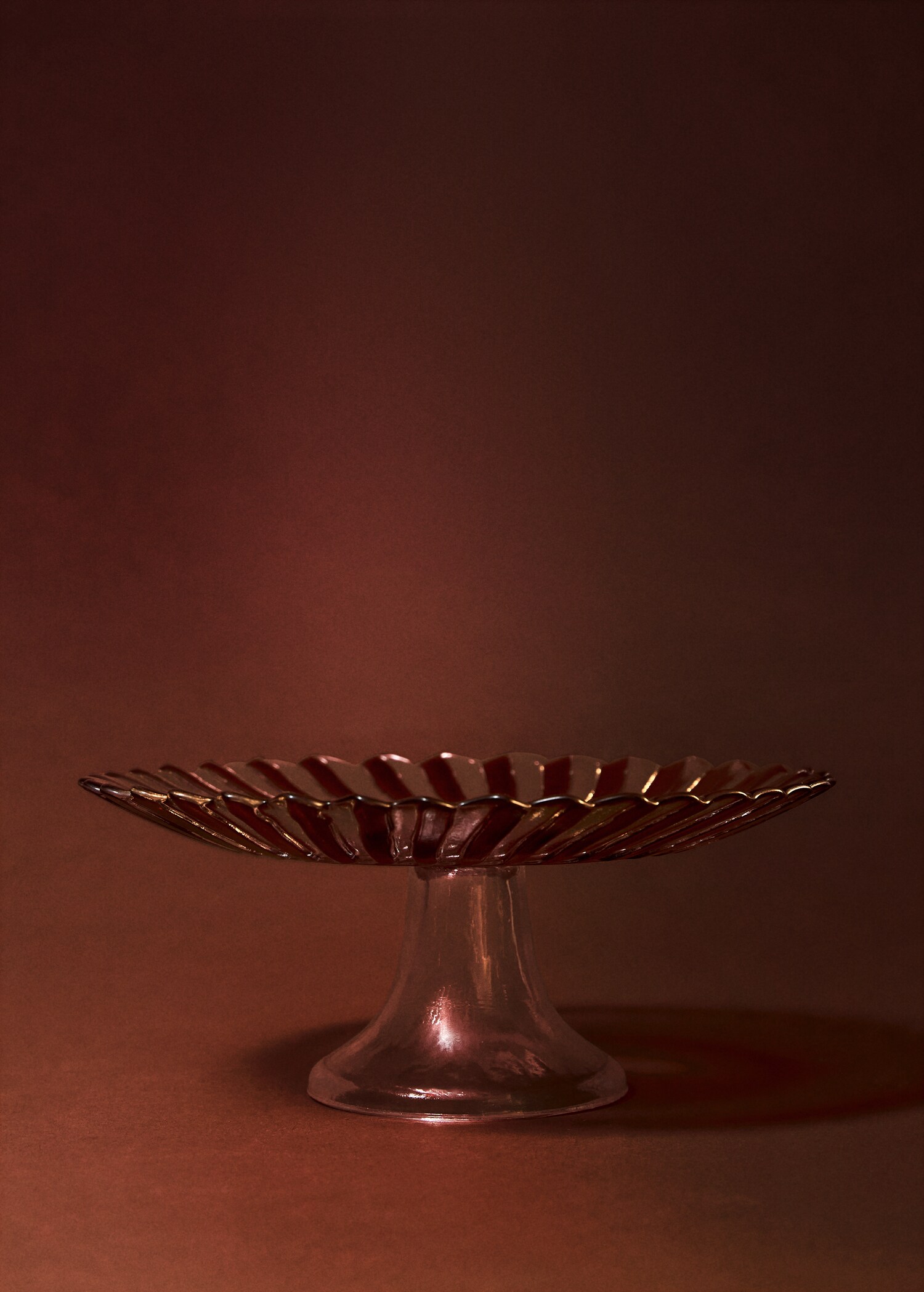 Glass cake stand with spiral print - General plane