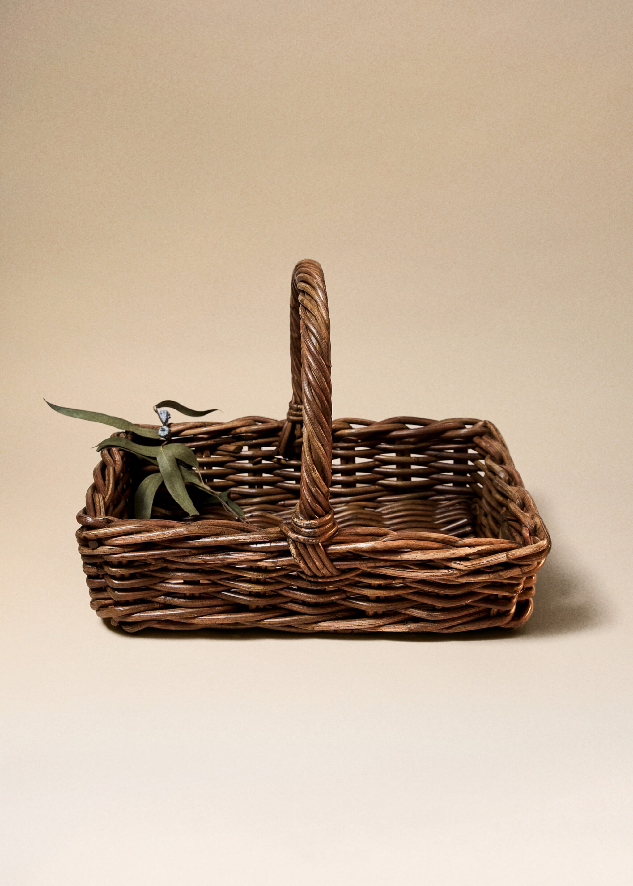 Rattan firewood basket - Γενικό πλάνο, Καφέ. Ref: 17097886-00.
