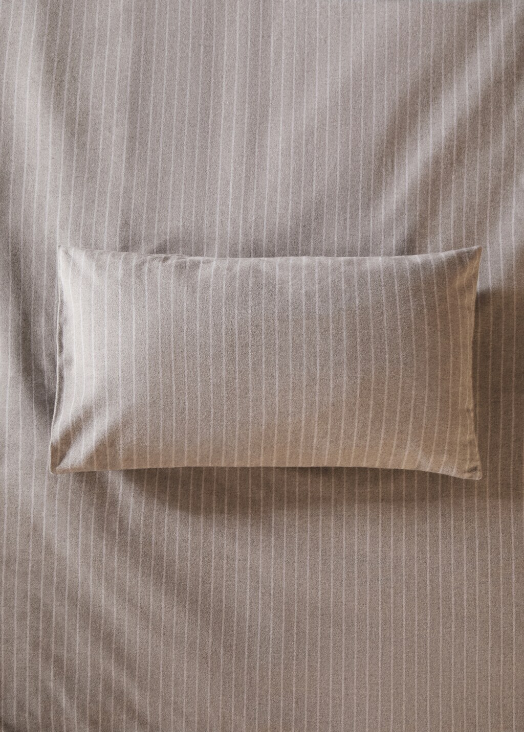 Reversible striped flannel cotton pillowcase for cot