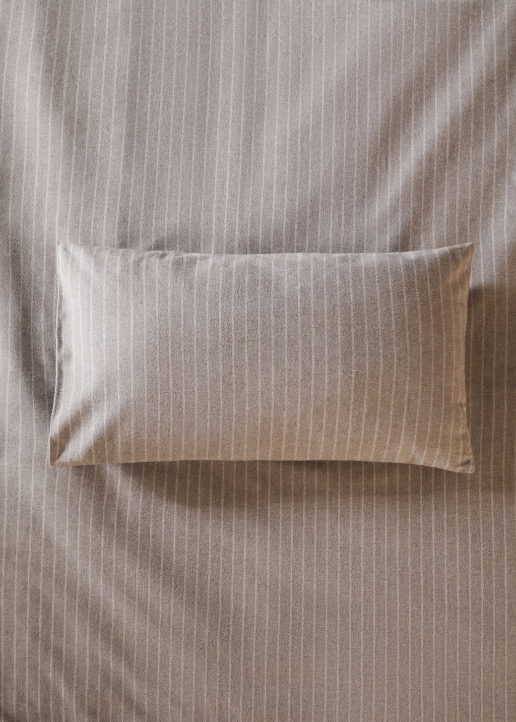 Reversible striped flannel cotton pillowcase for cot