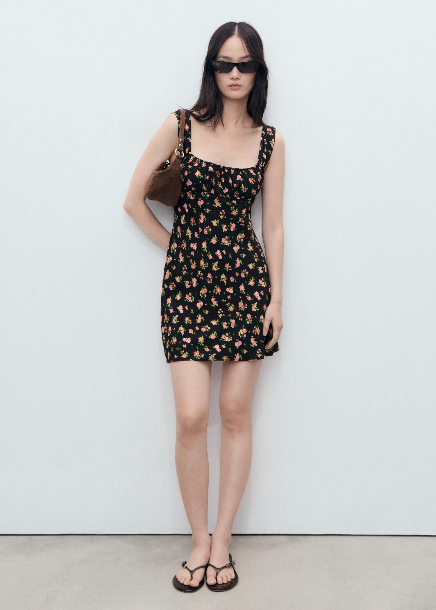 Short dress with ruched neckline - General plane