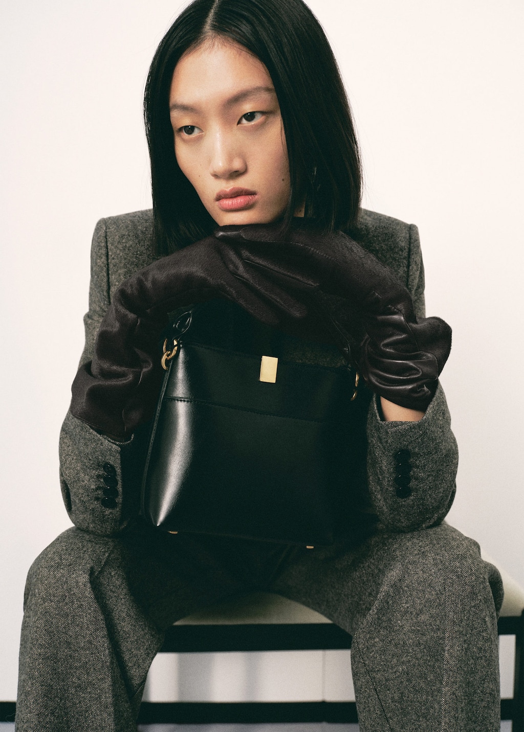 Mango Long Leather And Fur-effect Gloves Chocolate In Black