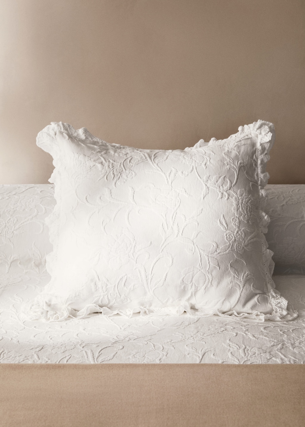 Mango Home Taie D'oreiller Coton Jacquard Fleuri Avec Volant 50x50 Cm Blanc - Home - 50x50cm -