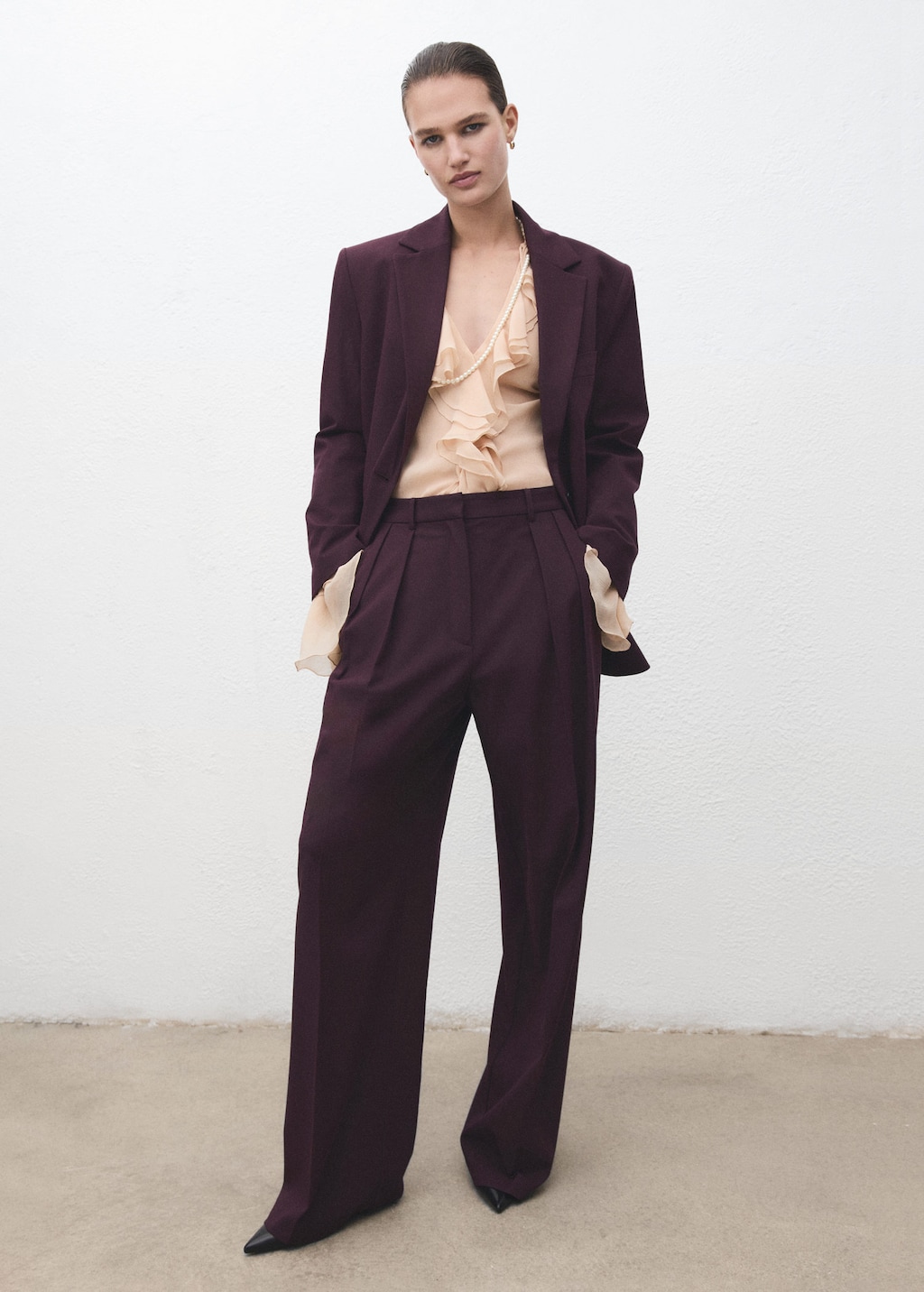 Mango Wide-leg Mid-rise Pleated Trousers Maroon In Black