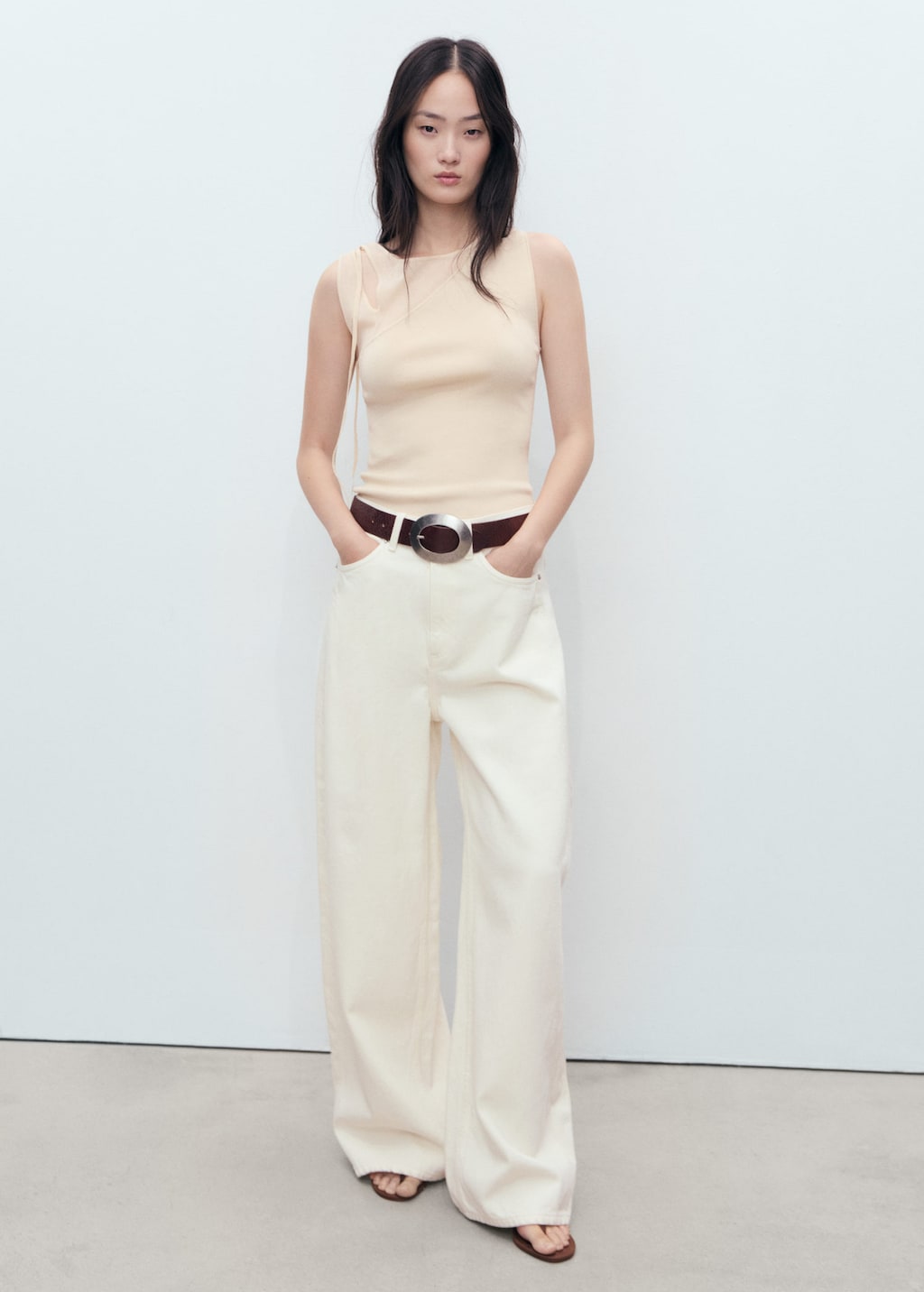 Knitted top with cut-out ecru - Woman - L - MANGO