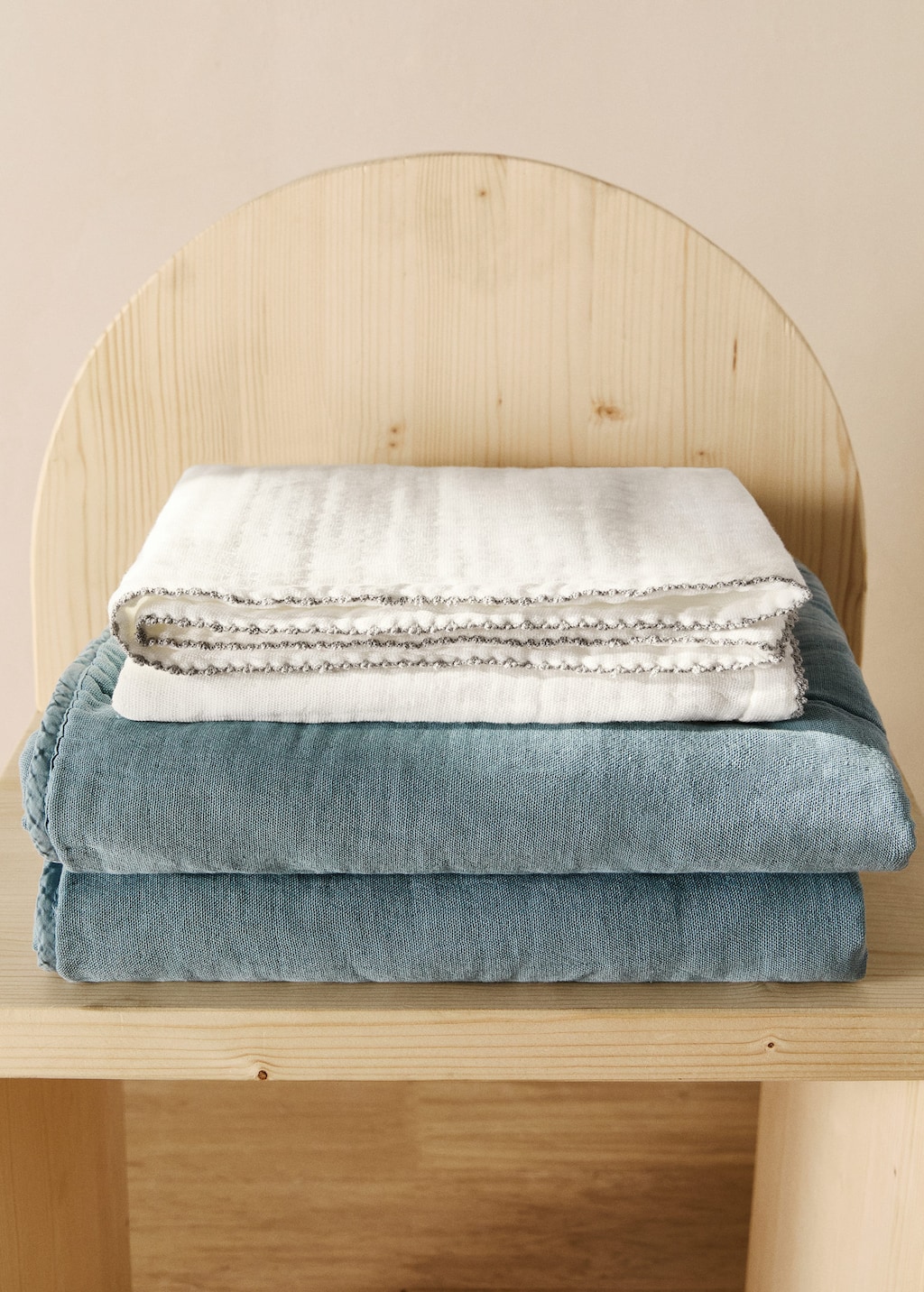 Mango Home Children's Blanket With Contrasting Finish White