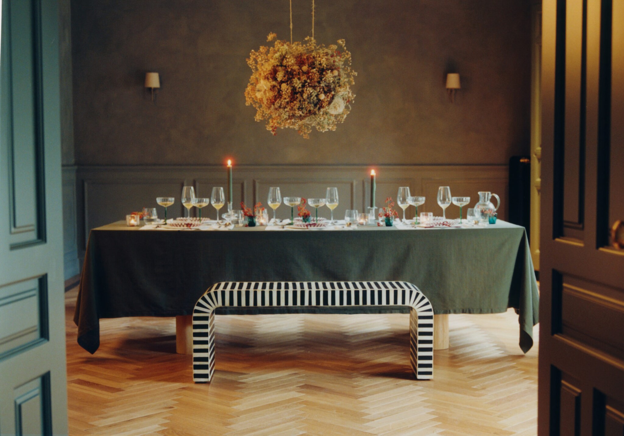 Bavlněný ubrus s ažurou 2 až 4 osoby - Panoramatický náhled