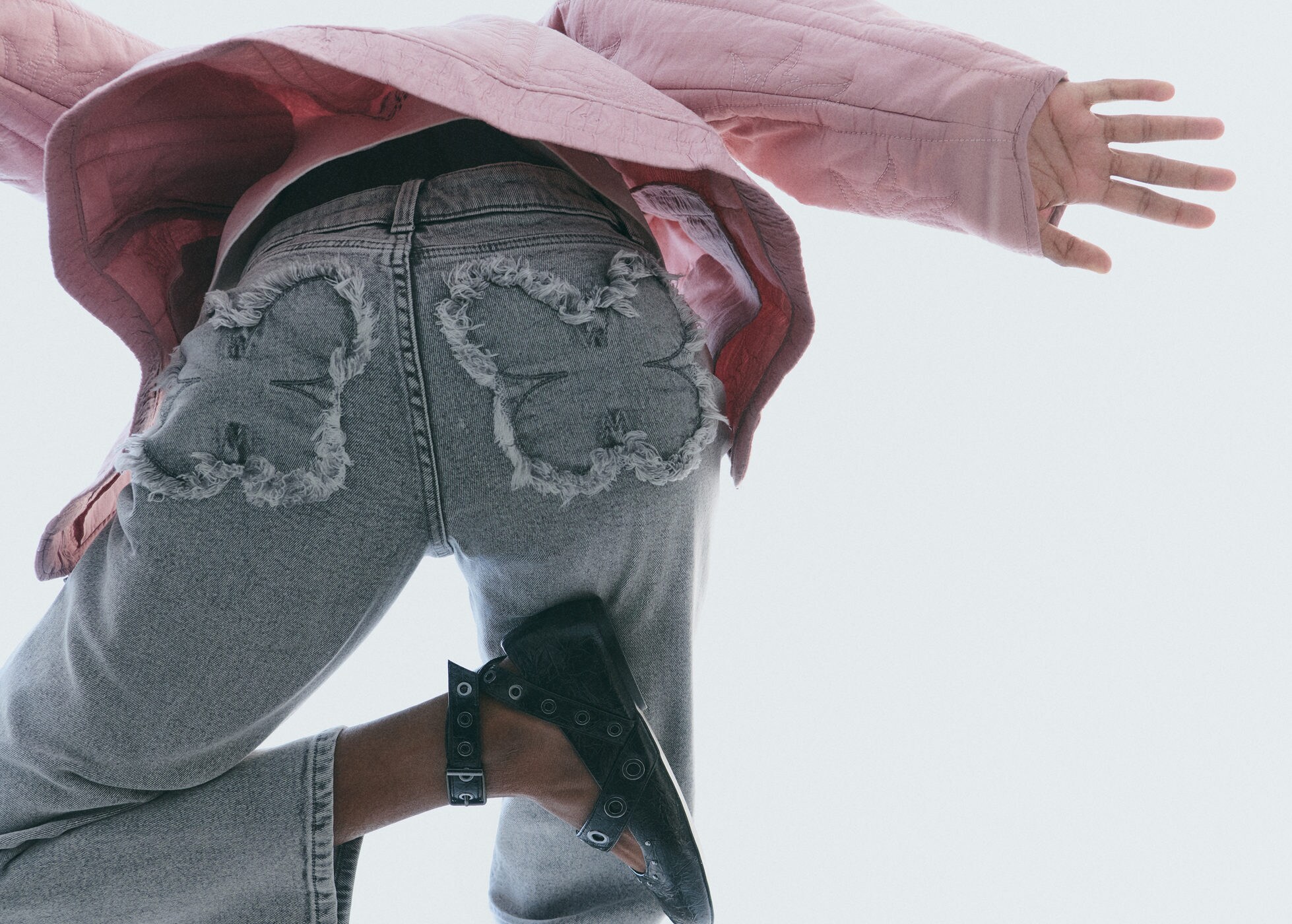 Straight jeans with embroidered butterflies - Panoramic plane