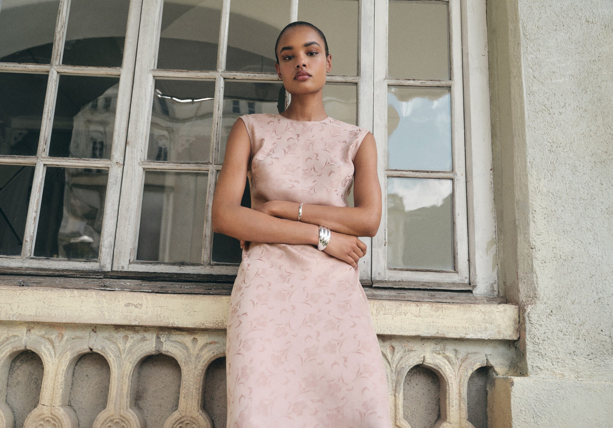 Satin floral jacquard dress - Panoramic plane