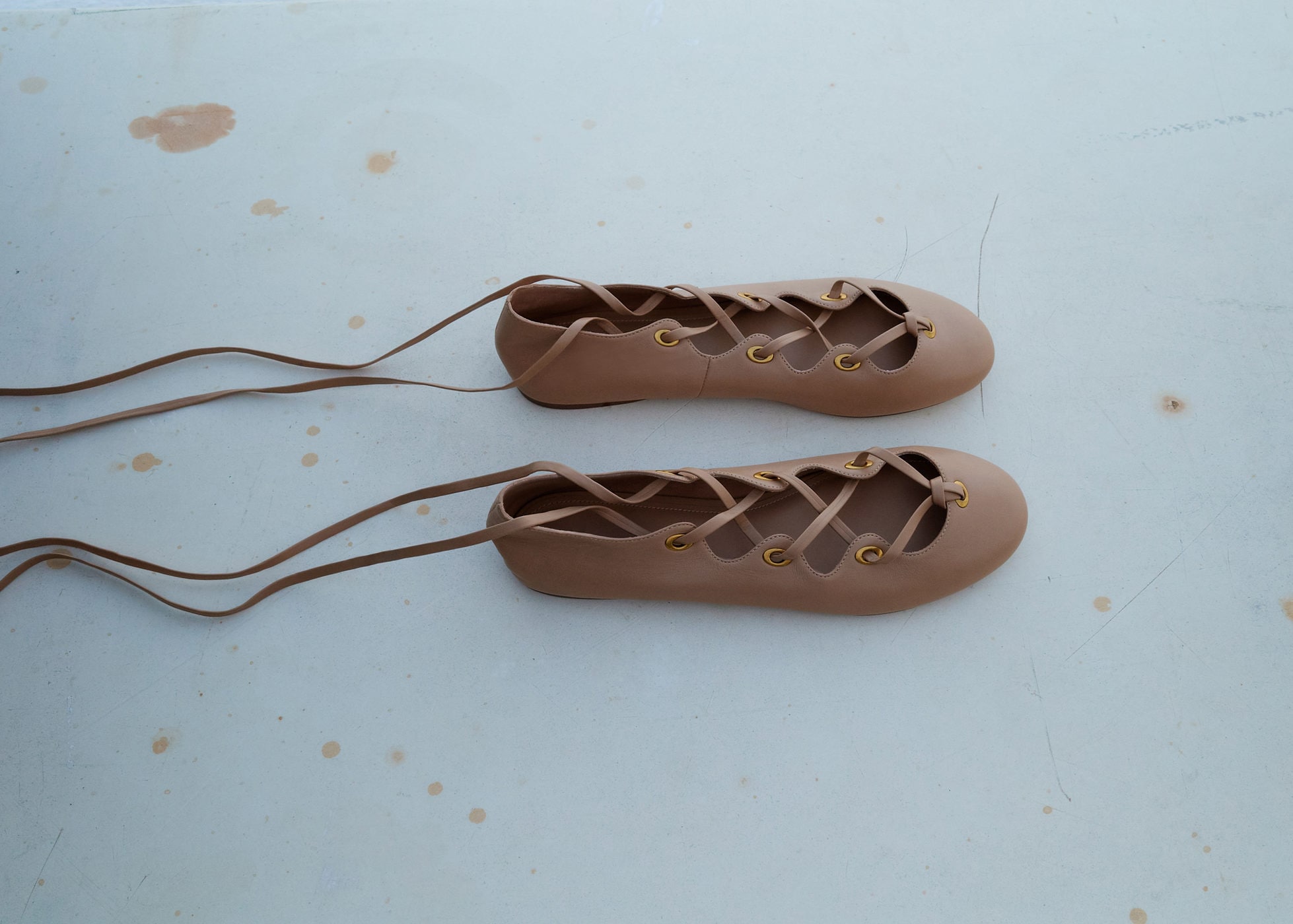 Leather ballet flats with crossed straps - Panoramic plane