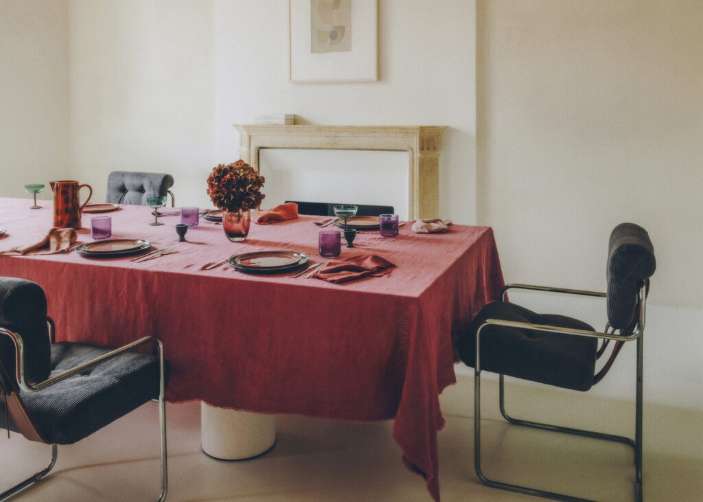 Linen tablecloth with frayed edge for 6-8 diners