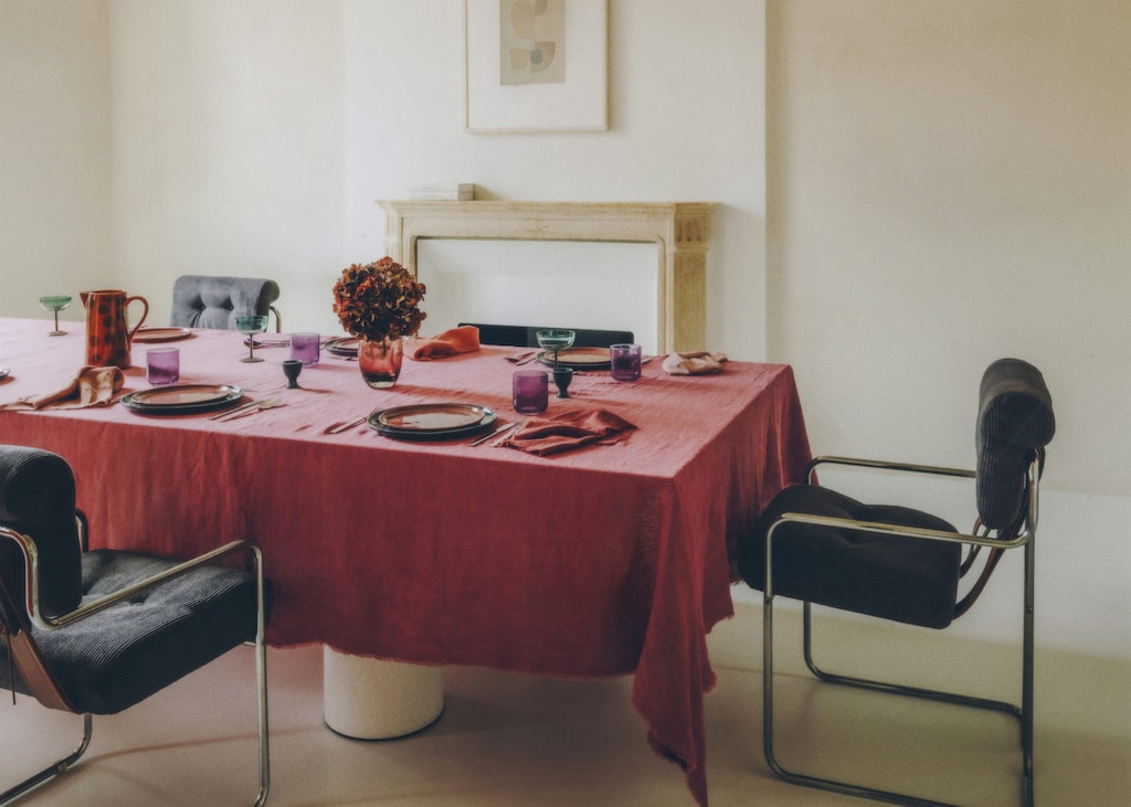 Linen tablecloth with frayed edge for 6-8 diners