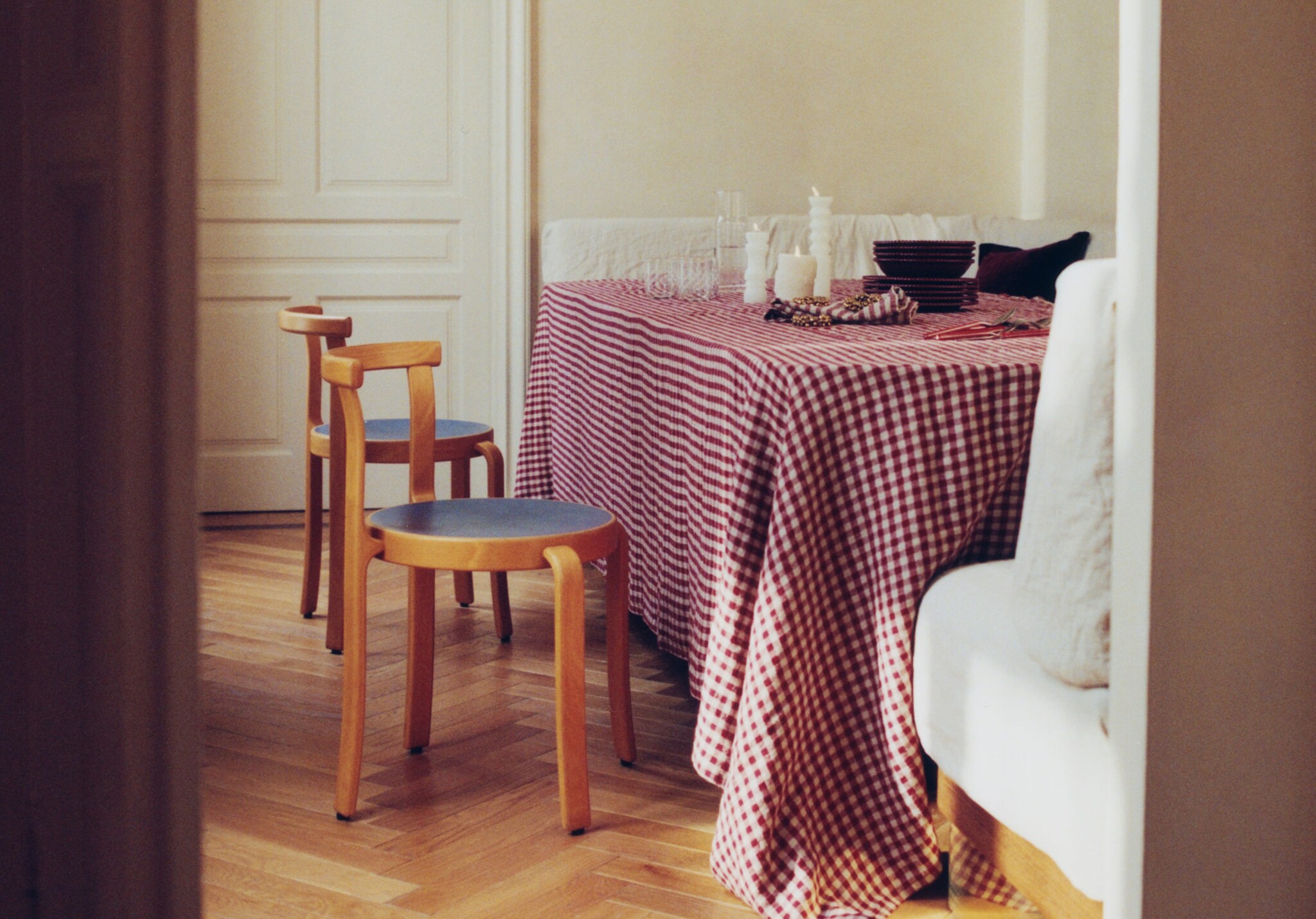 Gingham check linen tablecloth for 6 to 8 diners - Panoramic plane