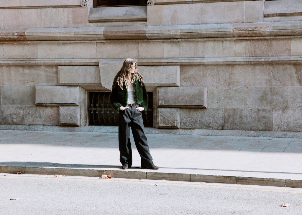 Low-rise barrel jeans