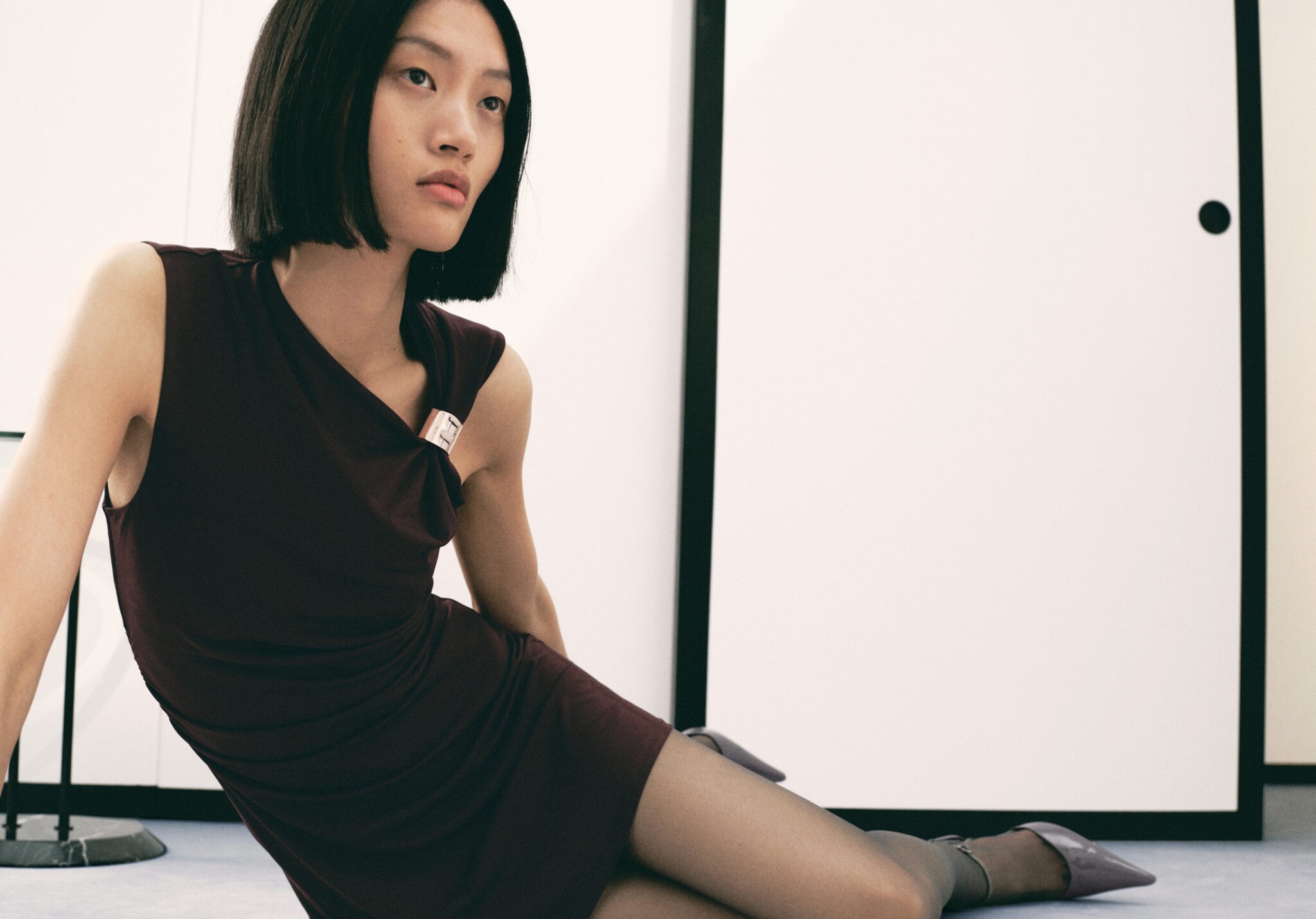 Dress with asymmetrical neck and metallic detail - Panoramic plane