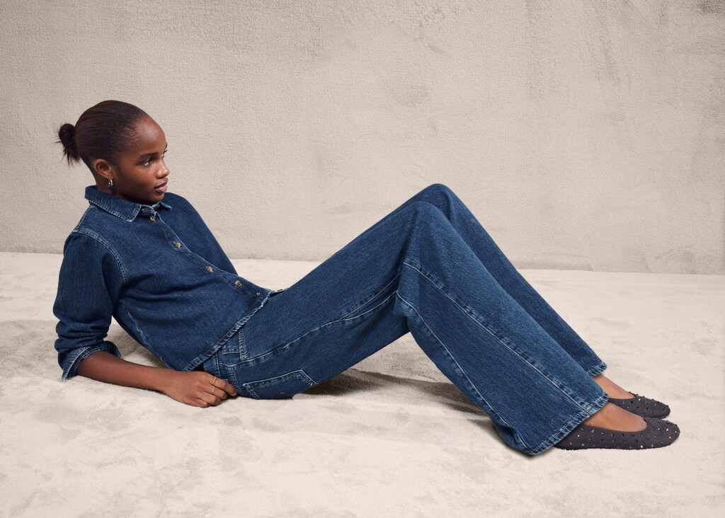 Straight-leg jeans with stitching detail