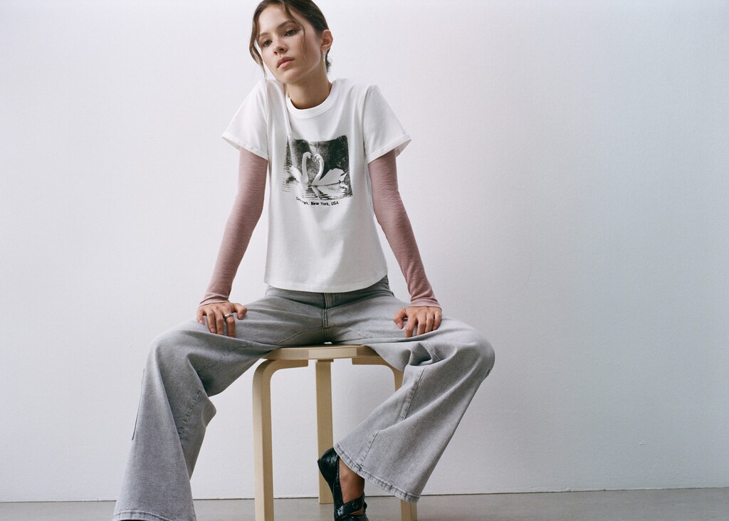 Cotton t-shirt with swan pattern