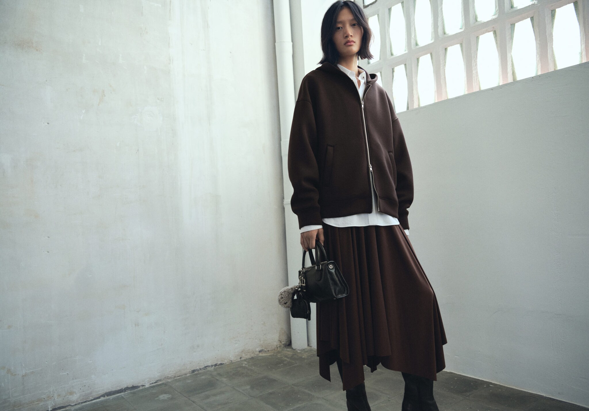 Куртка оверсайз с капюшоном - Панорамный план