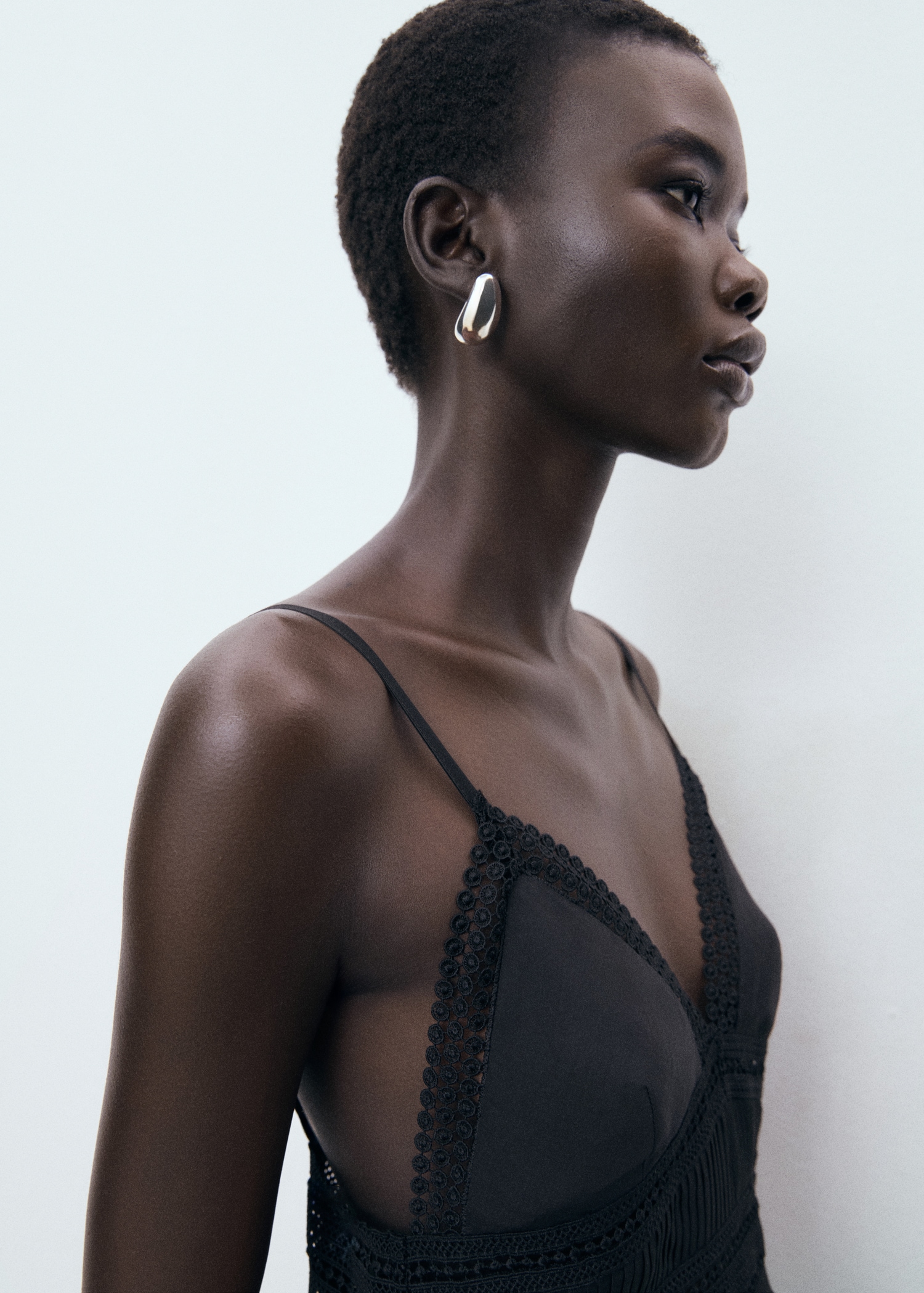 Long dress with lace details - Details of the article 1