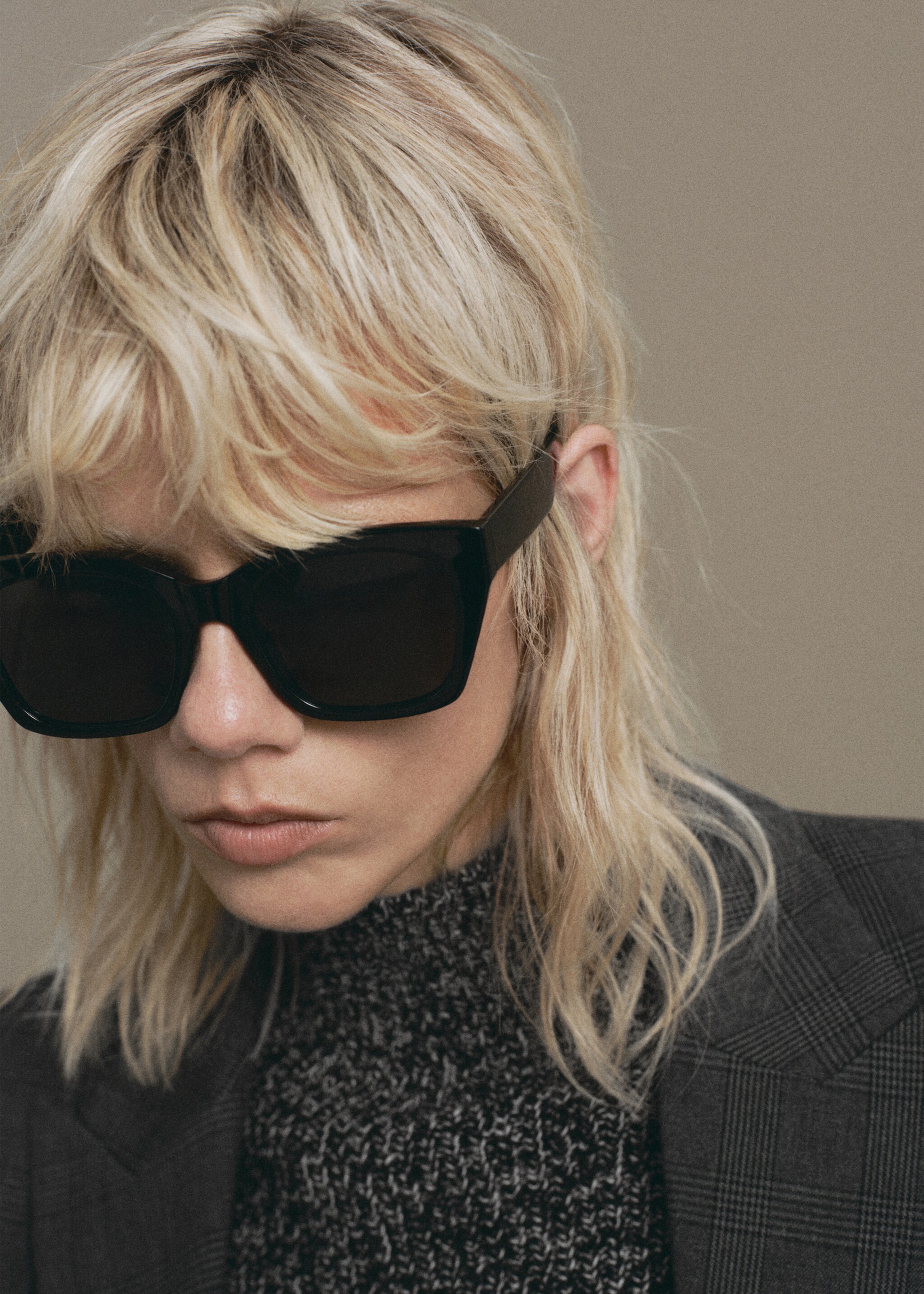 Marbled perkins-neck sweater - Details of the article 2, Black. Ref: 17007815-01.