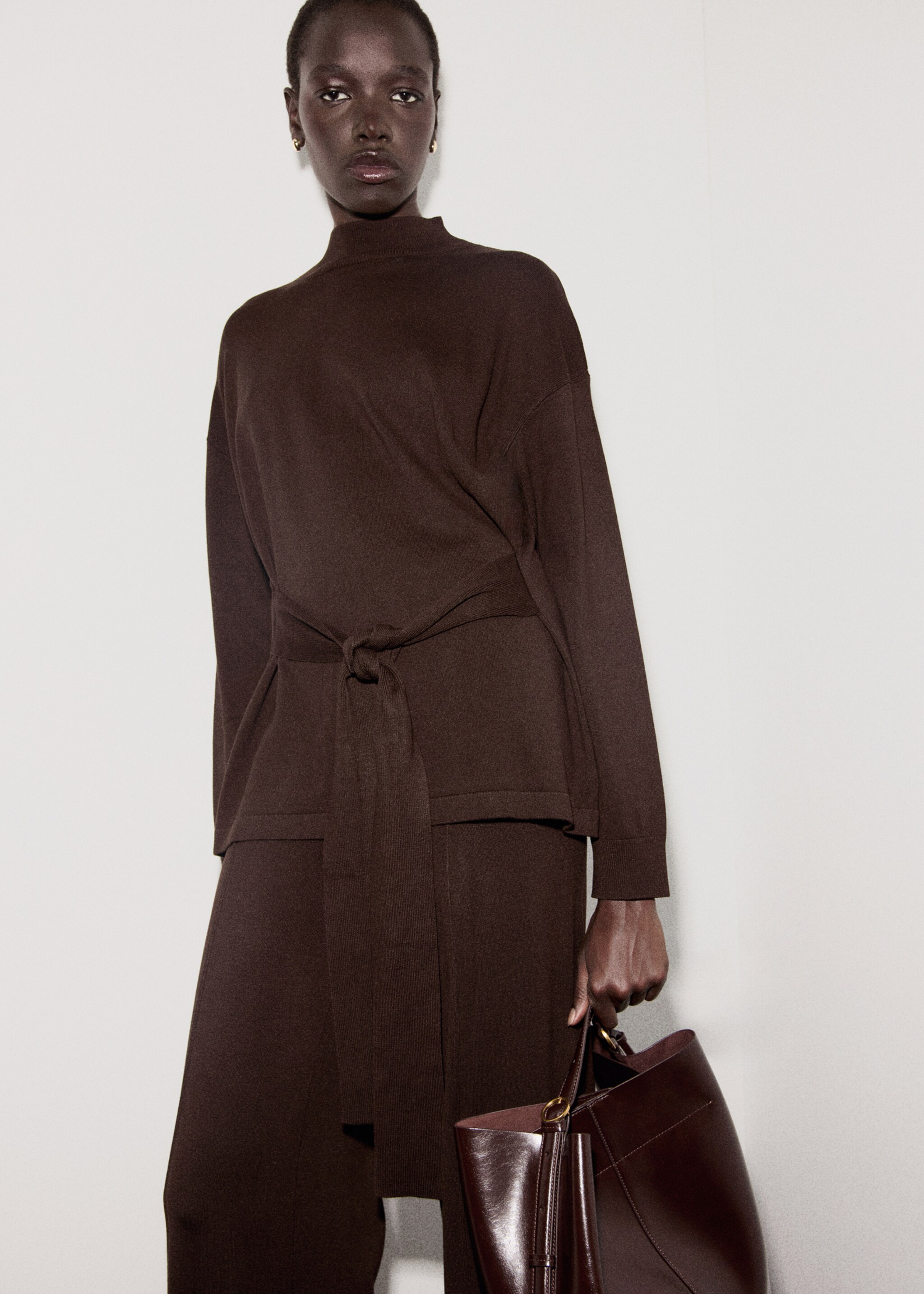 Jersey detalle nudo - Plano medio, Chocolate. Ref: 17007830-01.