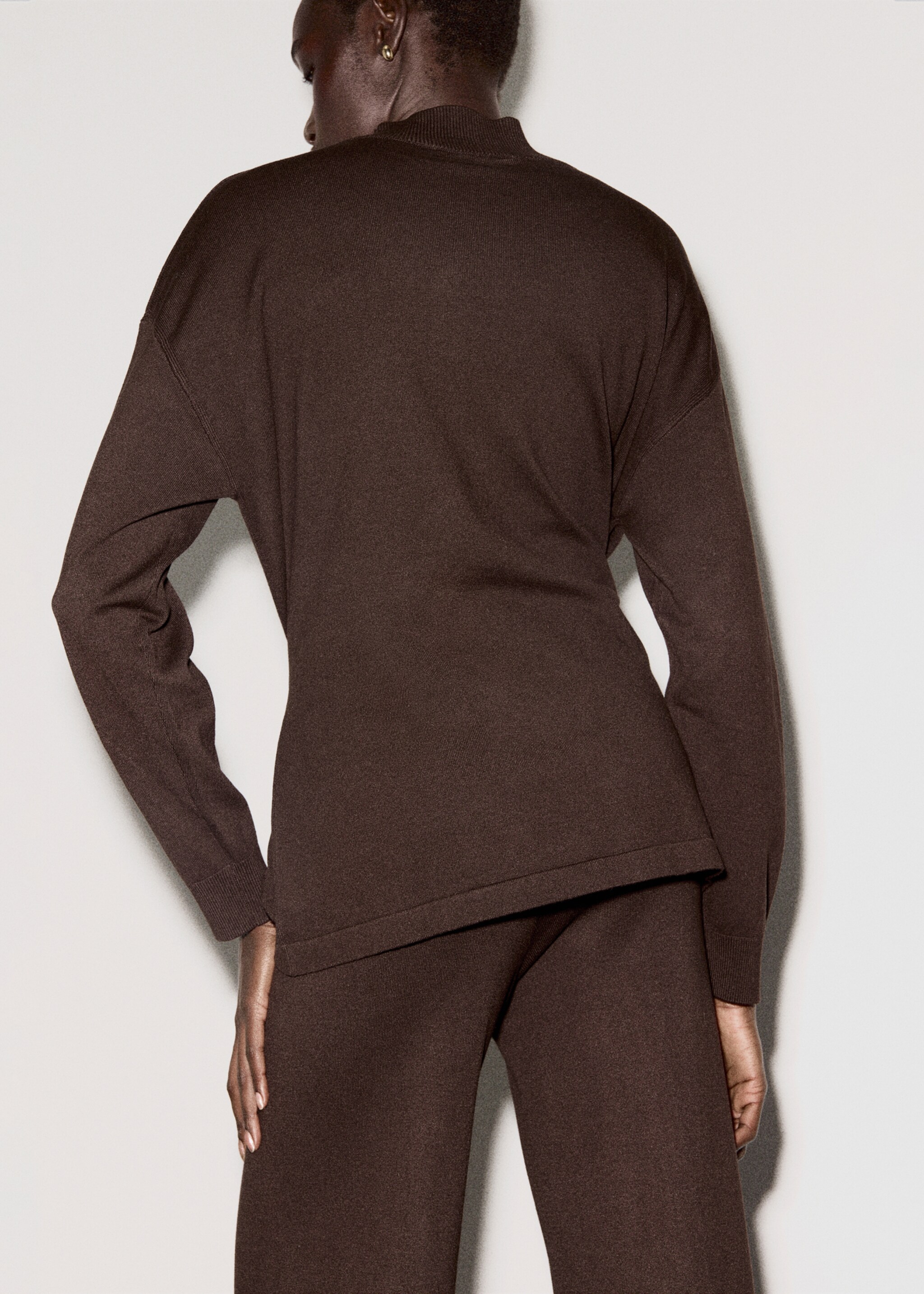 Jersey detalle nudo - Reverso del artículo, Chocolate. Ref: 17007830-01.