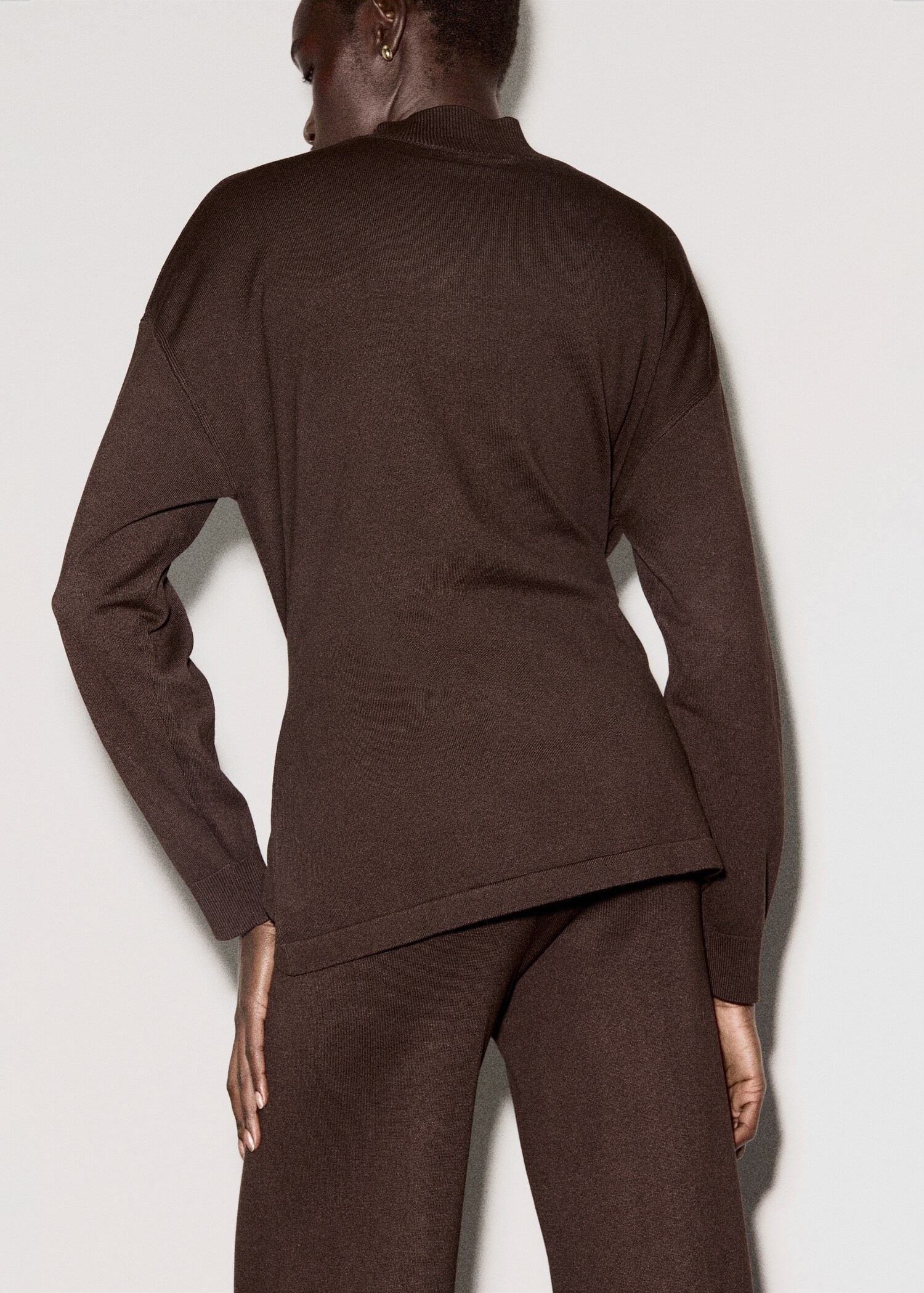Pullover mit Knotendetail - Rückseite des Artikels