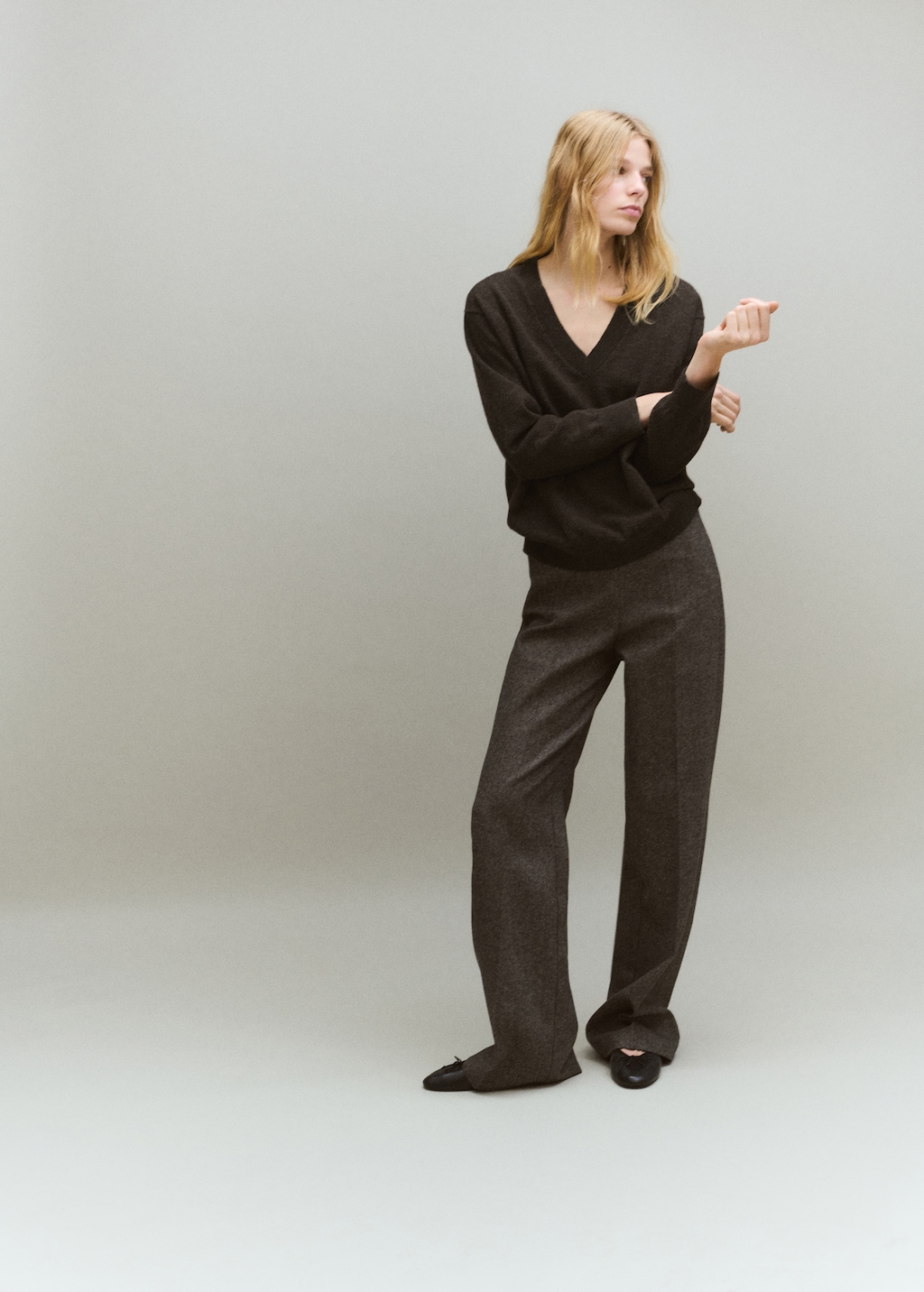 Fine-knit V-neck sweater