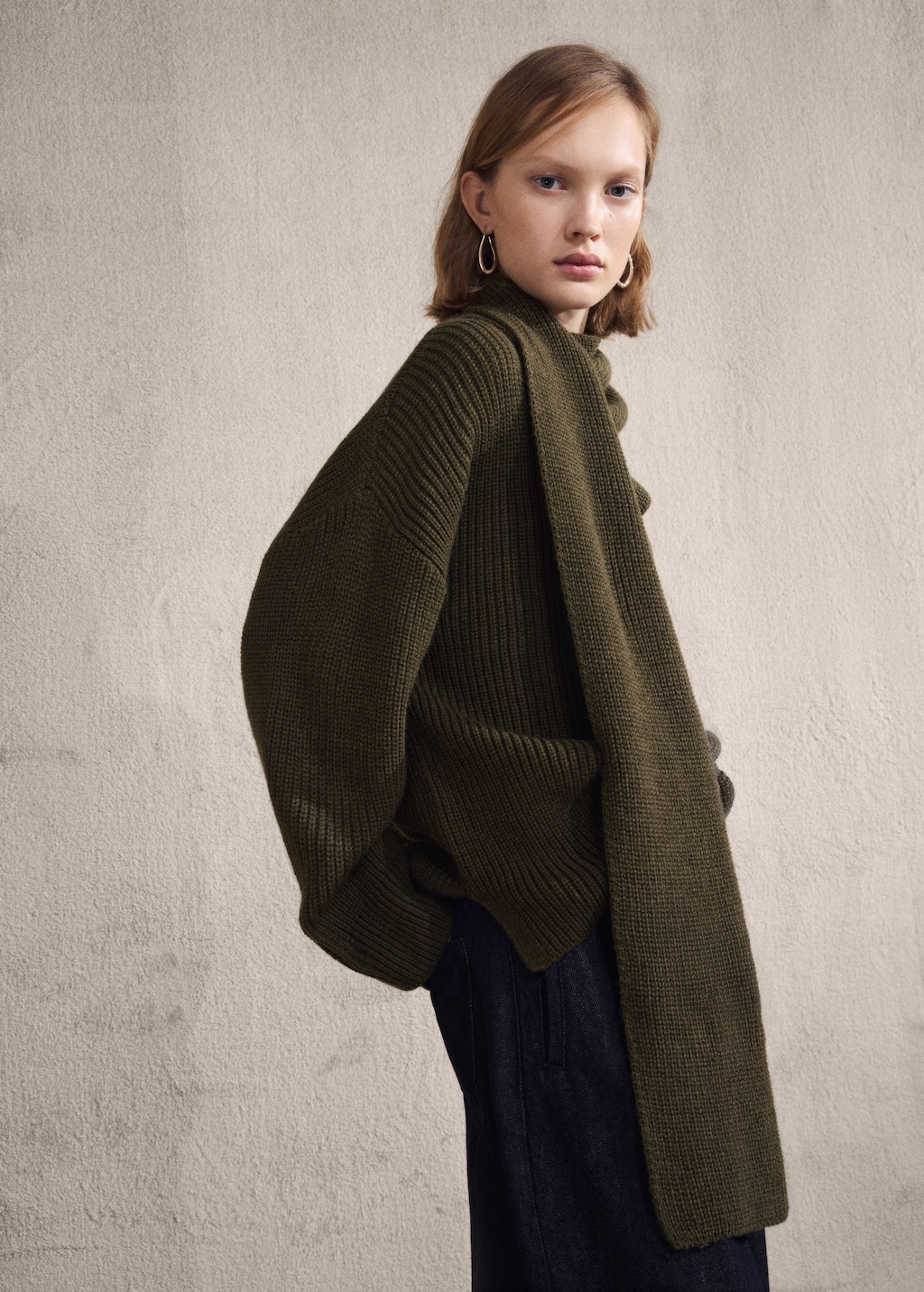 Knitted sweater with scarf