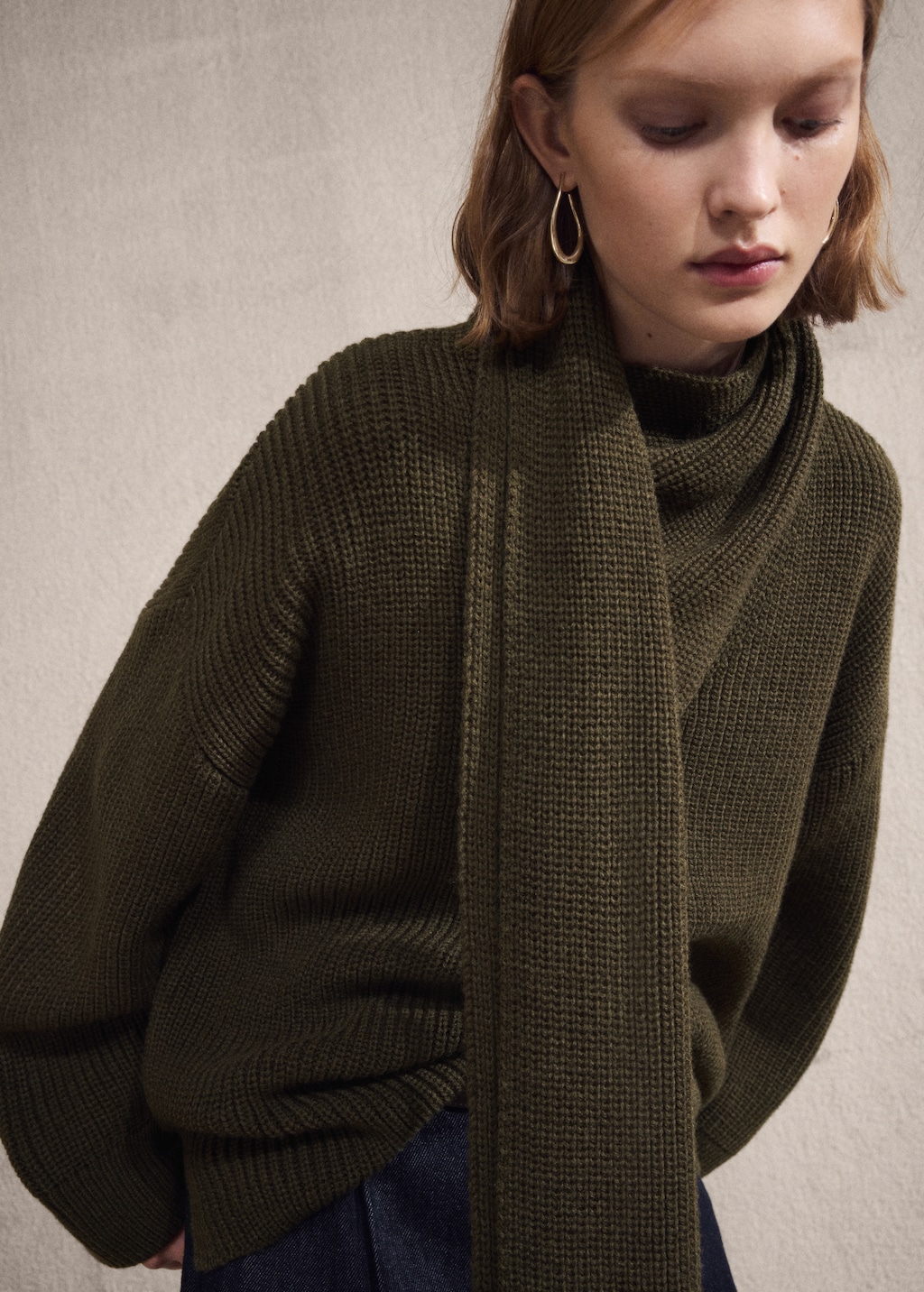 Knitted sweater with scarf