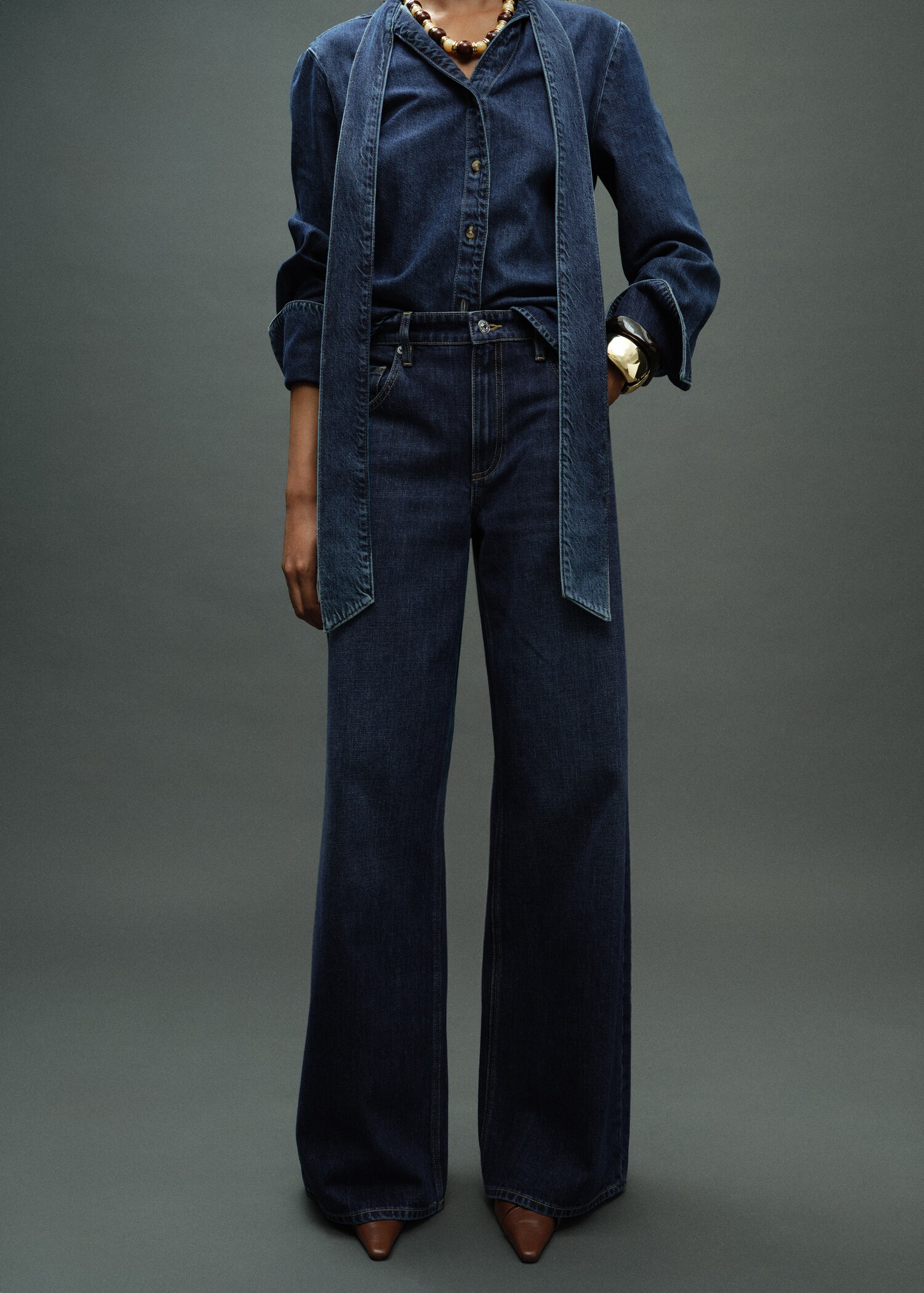Jeans wide leg tiro bajo - Plano medio