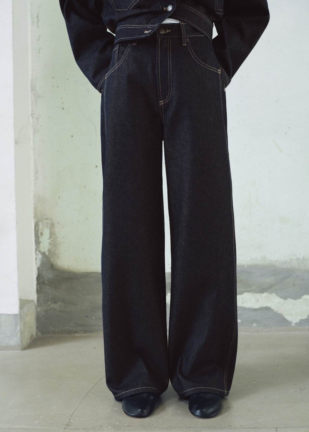 High-waisted barrel jeans