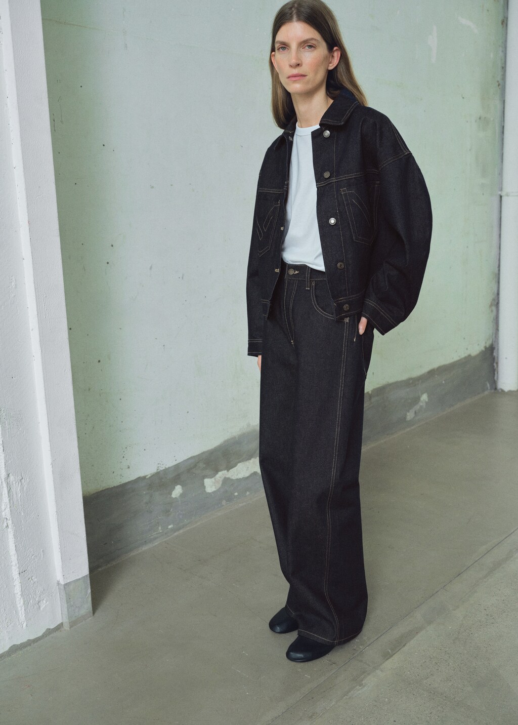 High-waisted barrel jeans