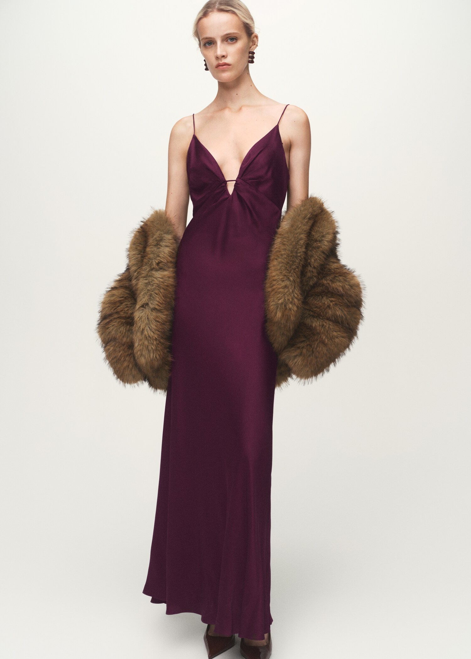 Robe satinée col V - Plan général