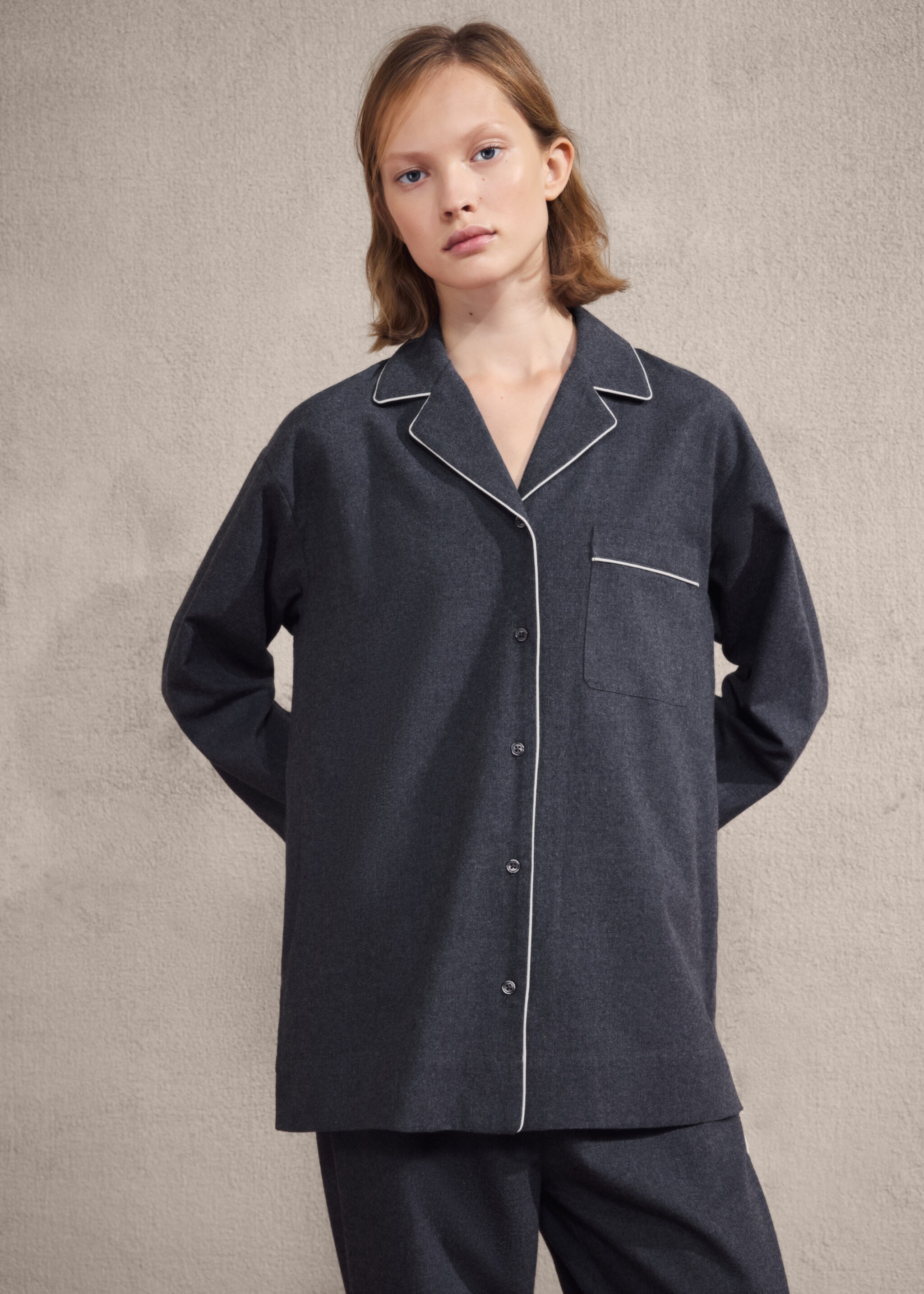 Cotton flannel trousers with contrasting piping - Medium plane, Charcoal. Ref: 17017130-01.