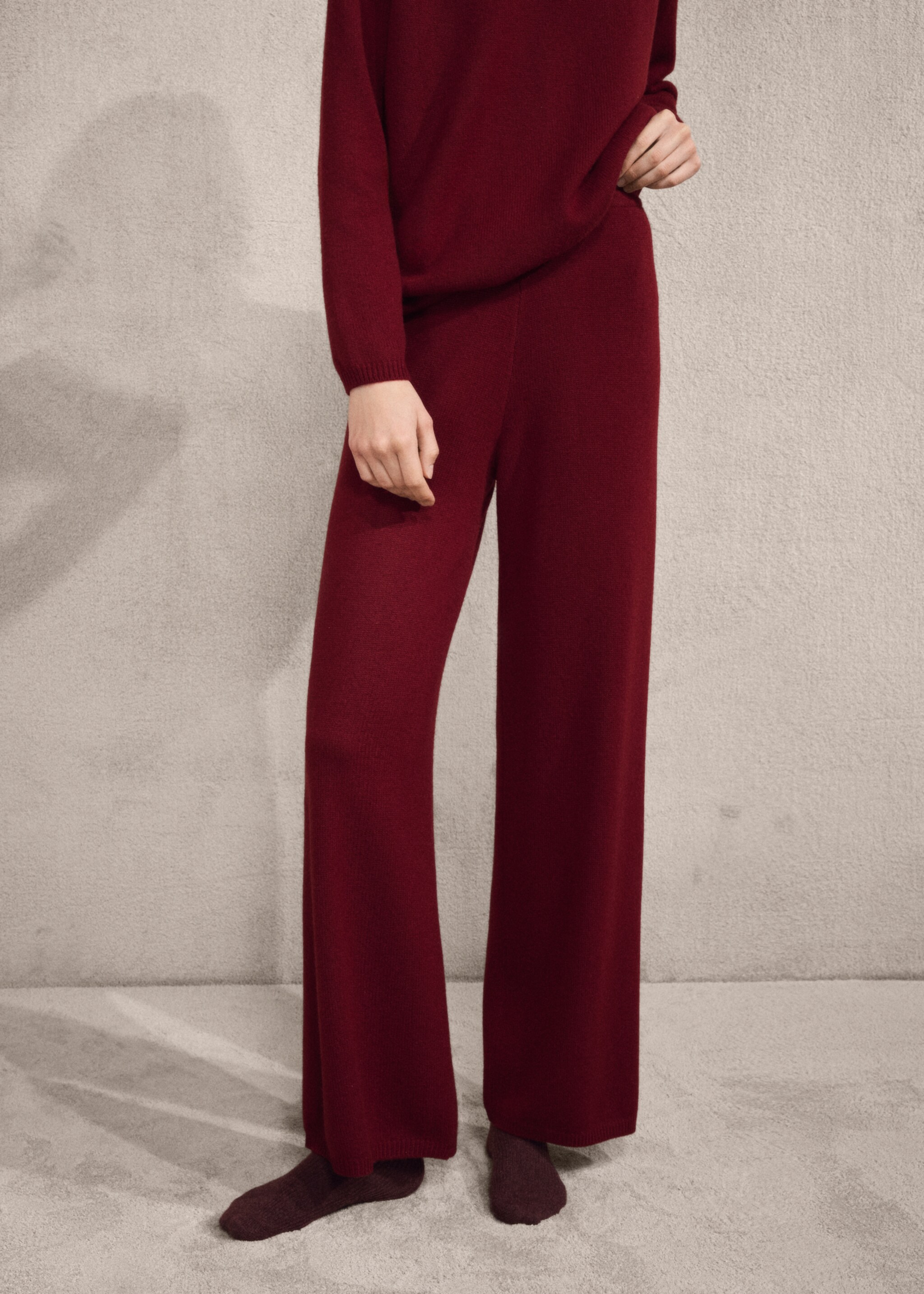 Thick cashmere trousers - Medium plane, Red. Ref: 17017131-01.
