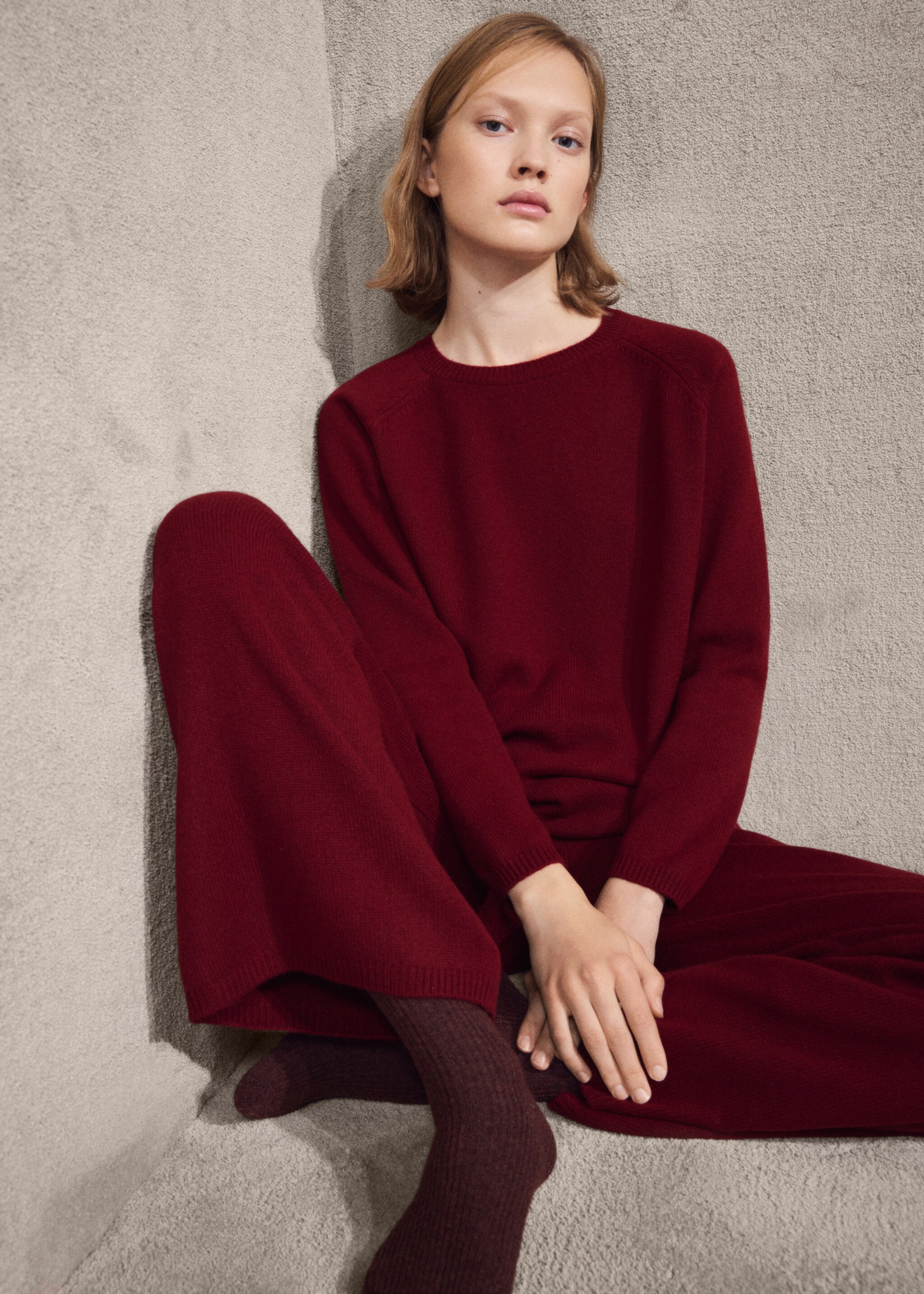 Thick cashmere trousers - Details of the article 1, Red. Ref: 17017131-01.