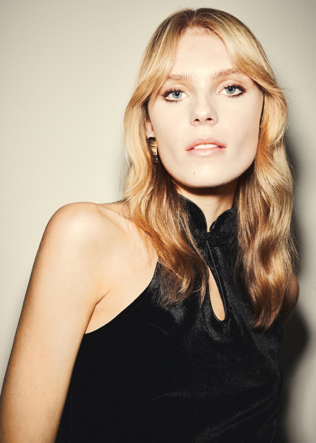 Velvet halter-neck top with toggle