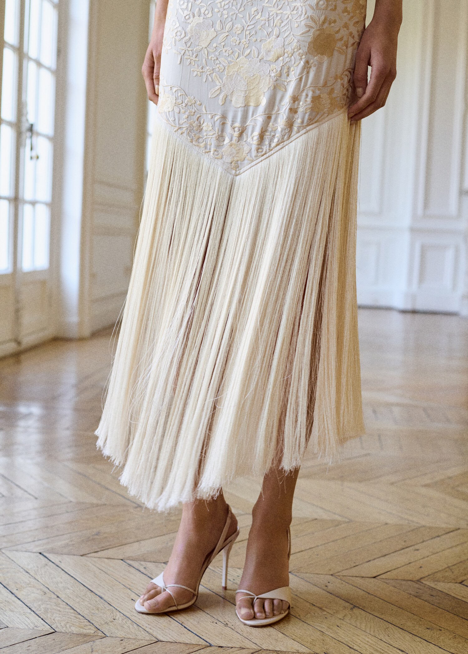 Floral-embroidered dress with fringe detail - Medium plane