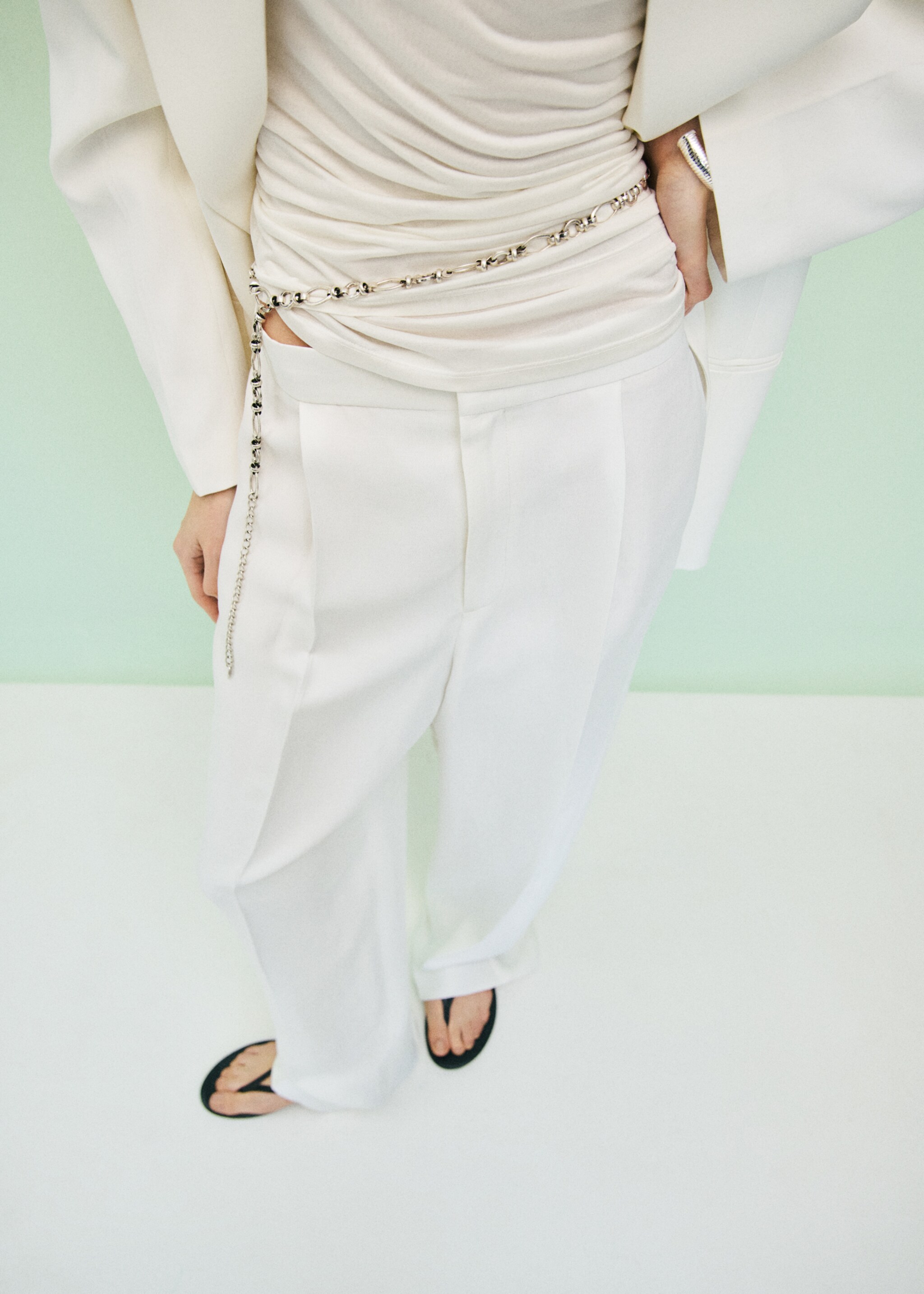 Linen-blend pleated trousers - Details of the article 6, White. Ref: 17021269-01.