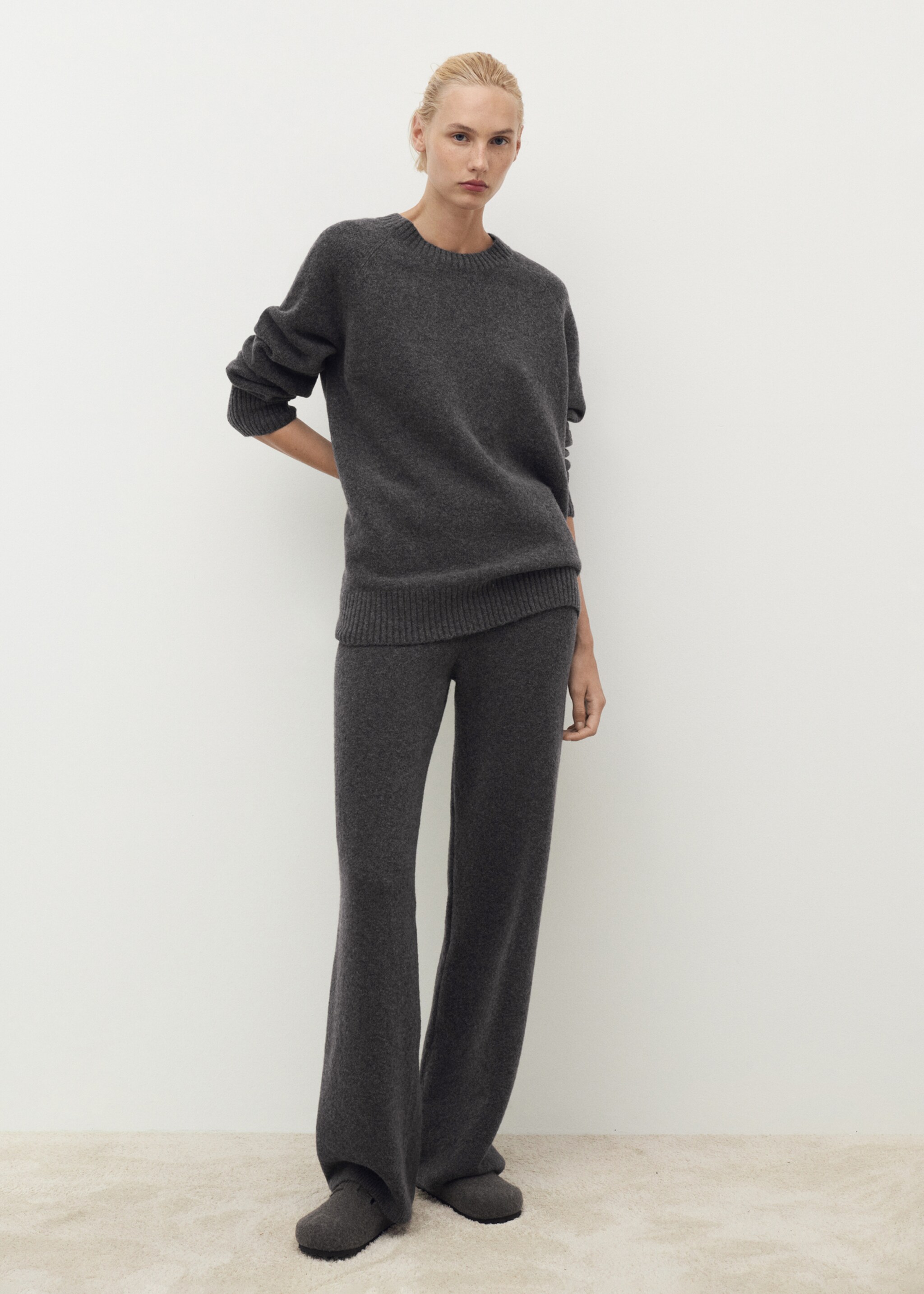 Round-neck knitted sweater - General plane, Charcoal. Ref: 17024102-01.