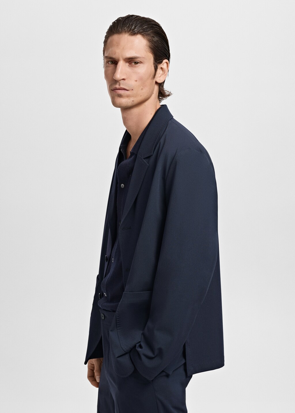 Slim-fit suit jacket with pockets