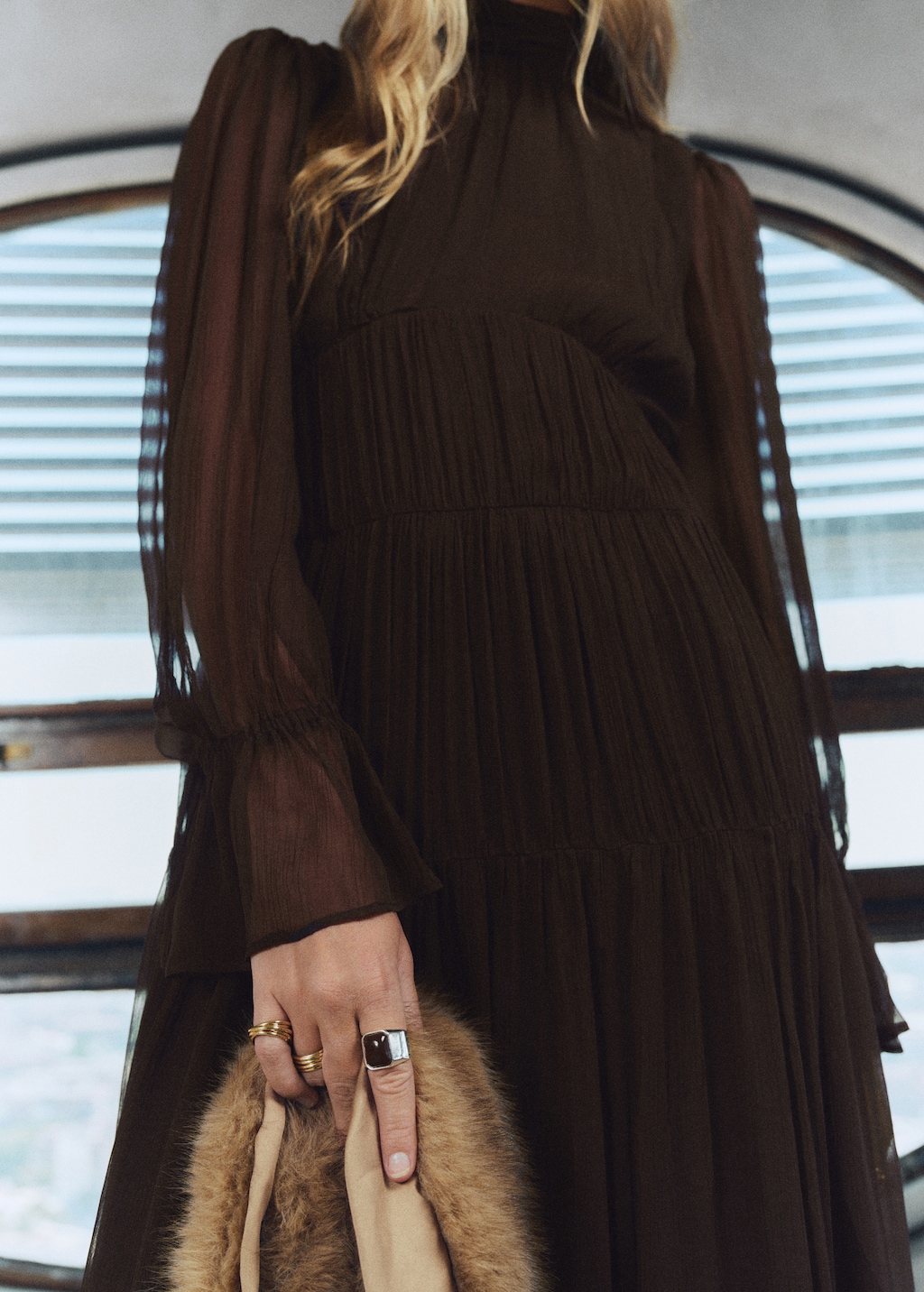 Ruffled dress with puffed sleeves